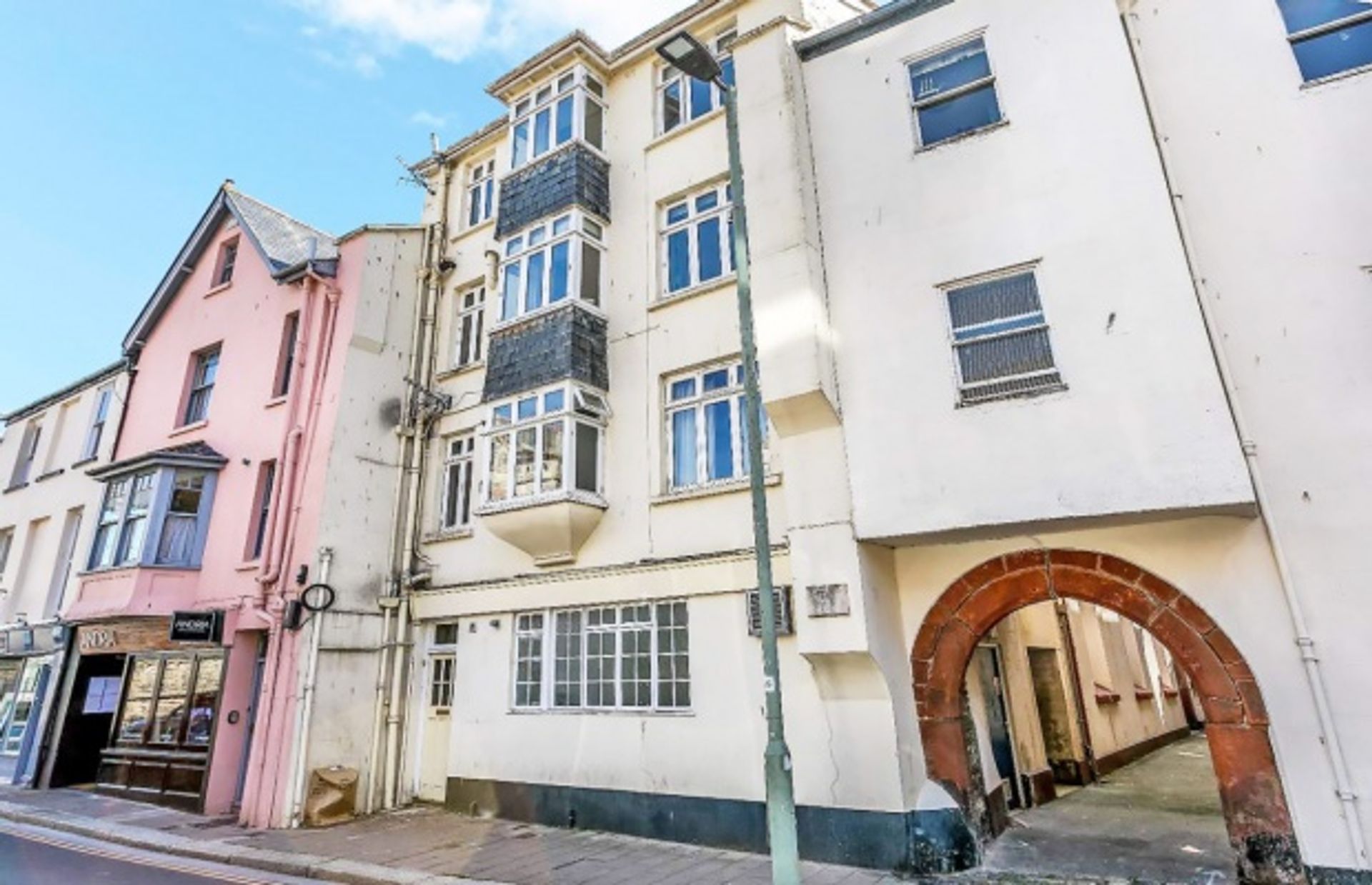 Condominium in Dartmouth, Devon 10016437