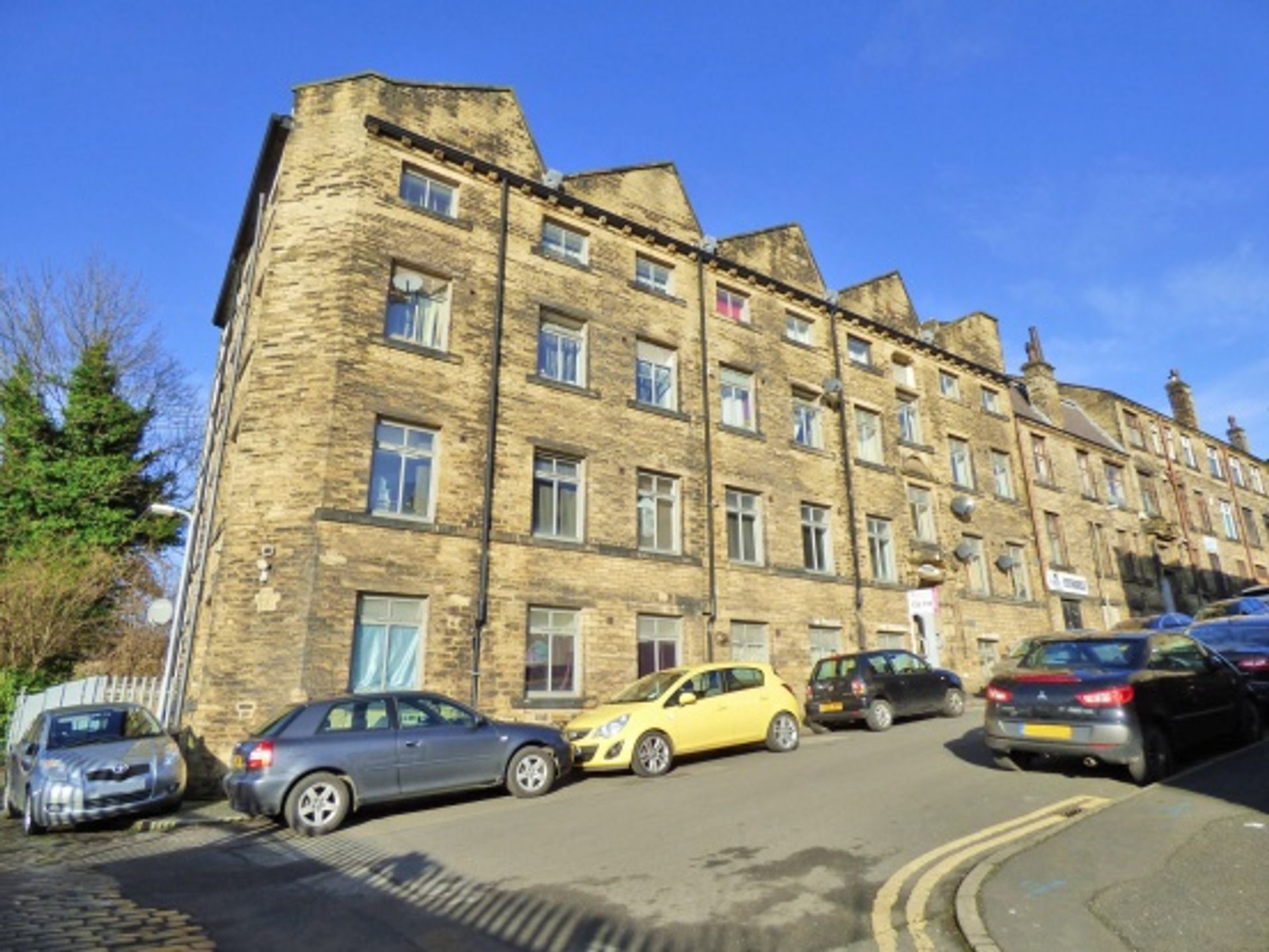 Condominium in Bradford, Bradford 10016573