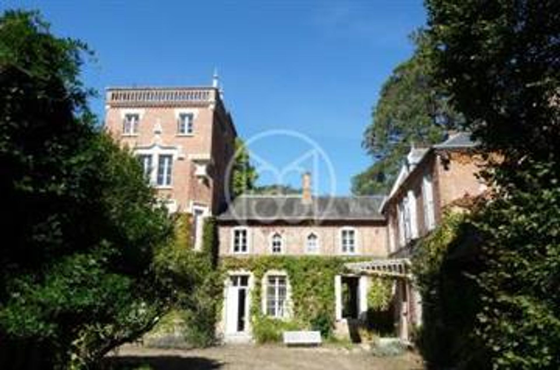 Huis in Orléans, 45240, France, Centre 10016605