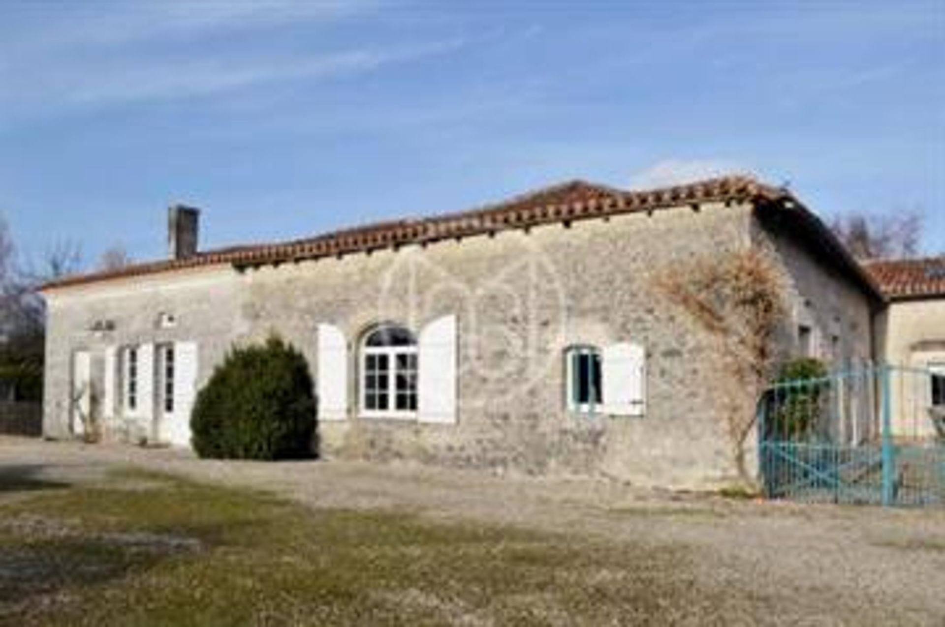 rumah dalam Chadurie, 16250, France, Poitou-Charentes 10016660