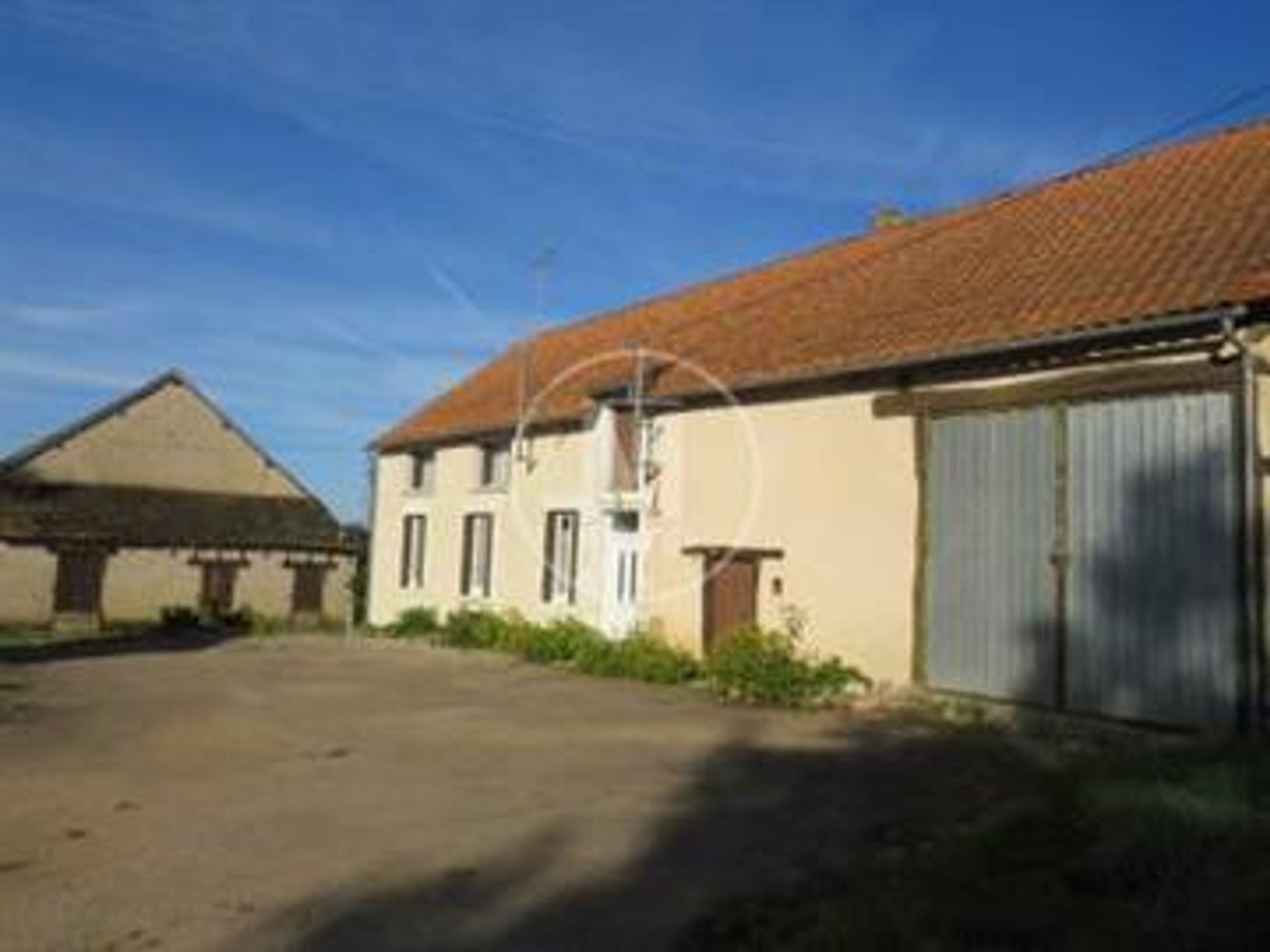 House in Thollet, Nouvelle-Aquitaine 10016672