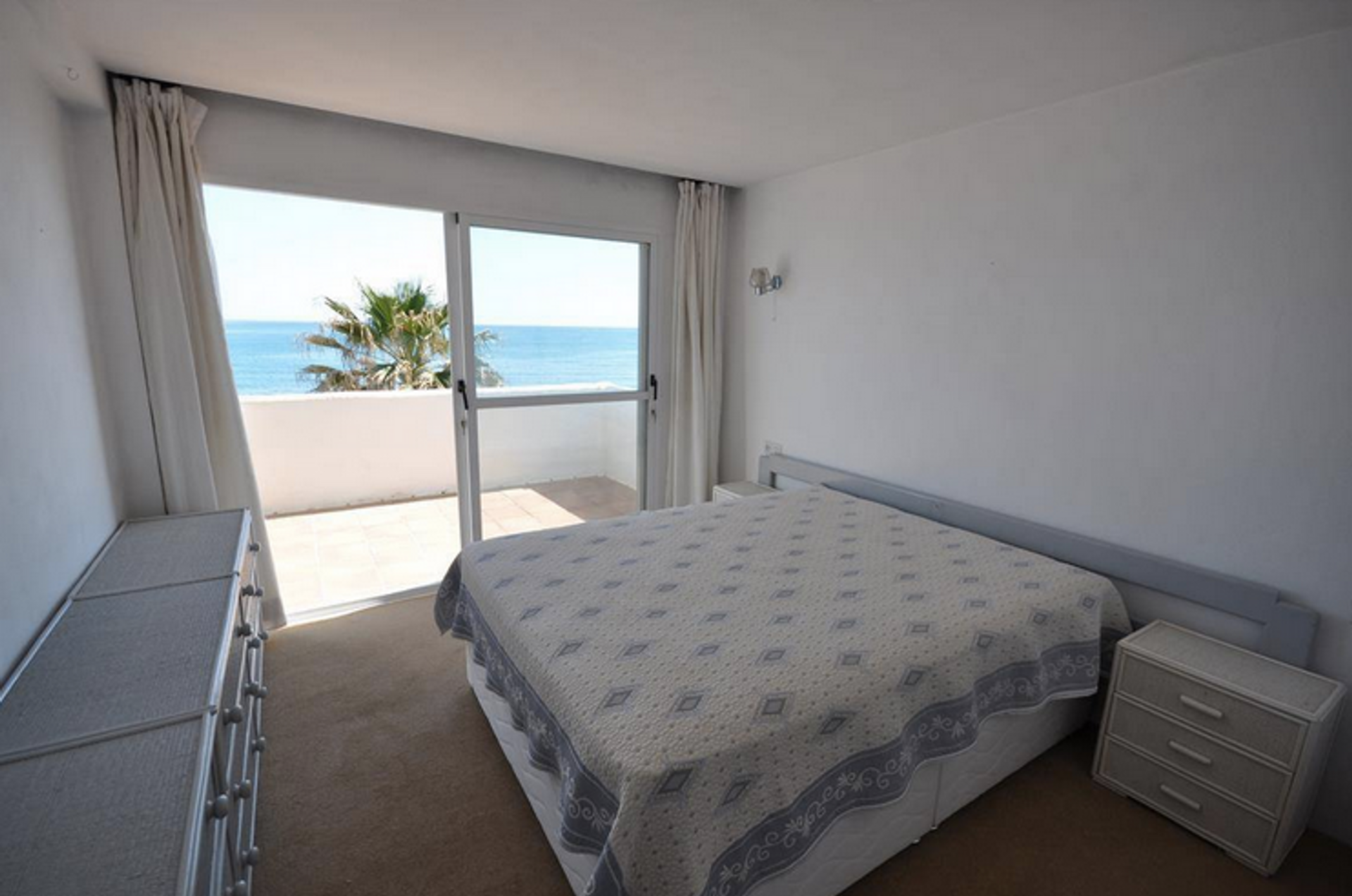 Condominium in Estepona, Málaga 10016733