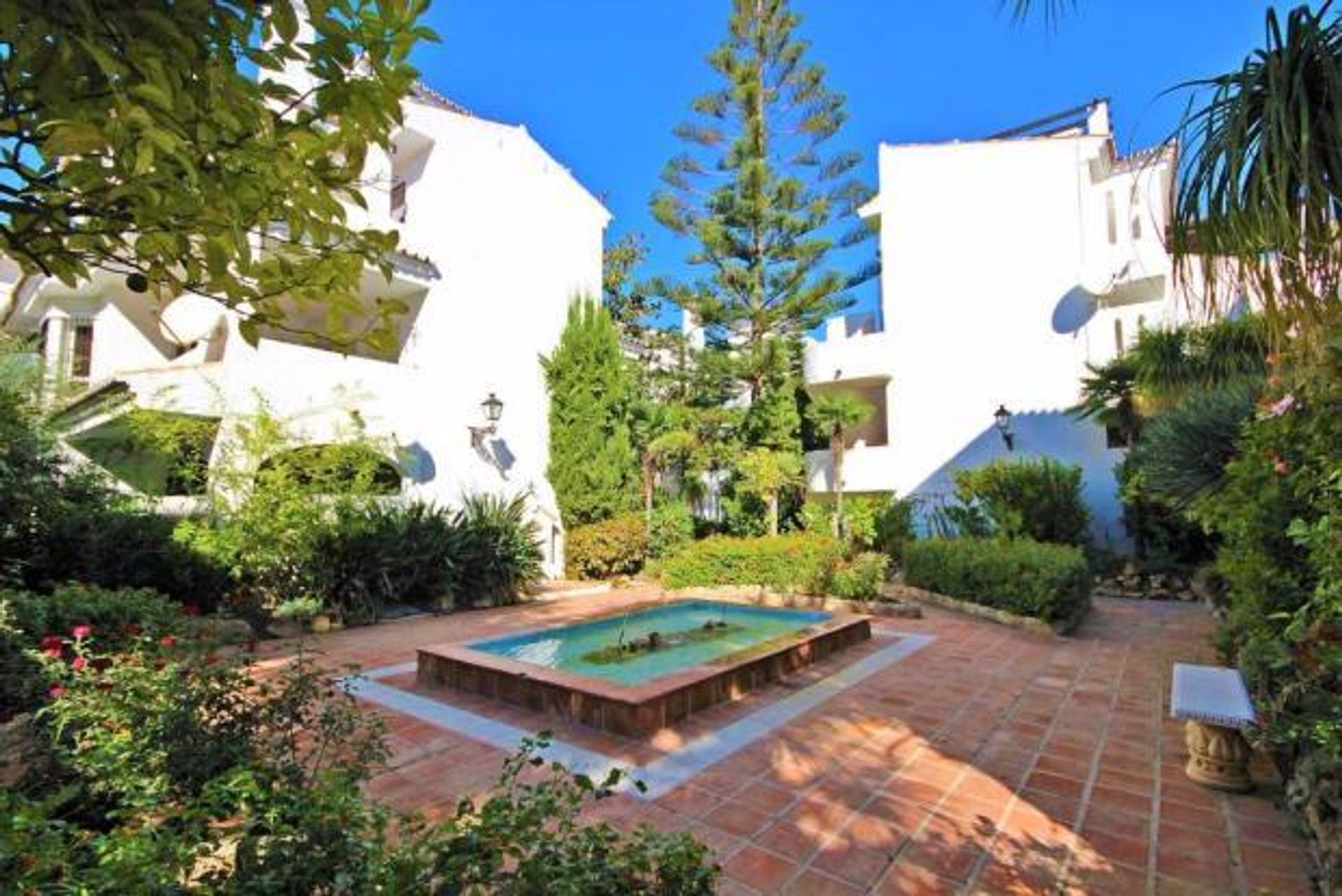 Condominium in Puerto Banus, Málaga 10016734