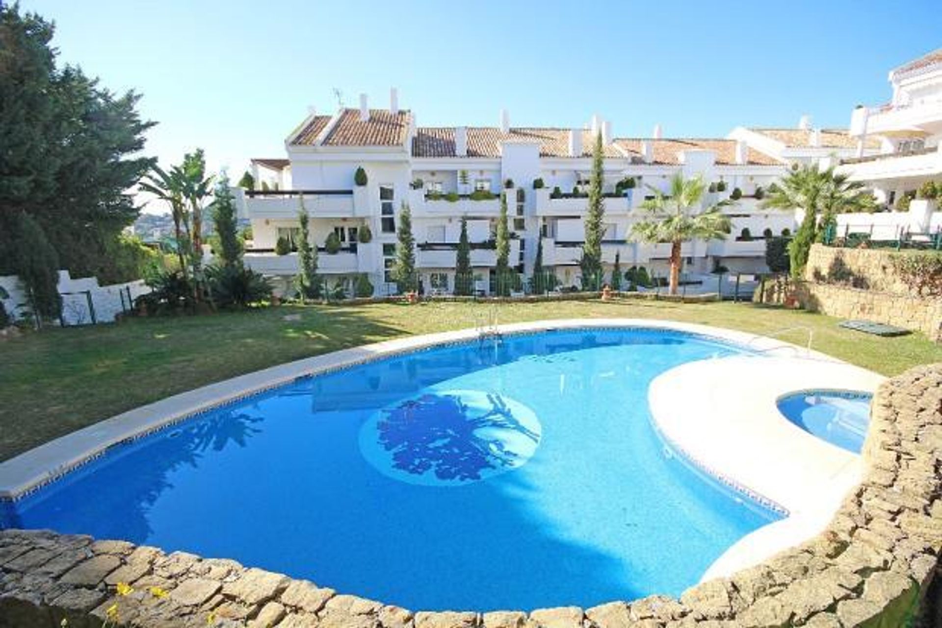 Condominium dans Nueva Andalucia, Málaga 10016735