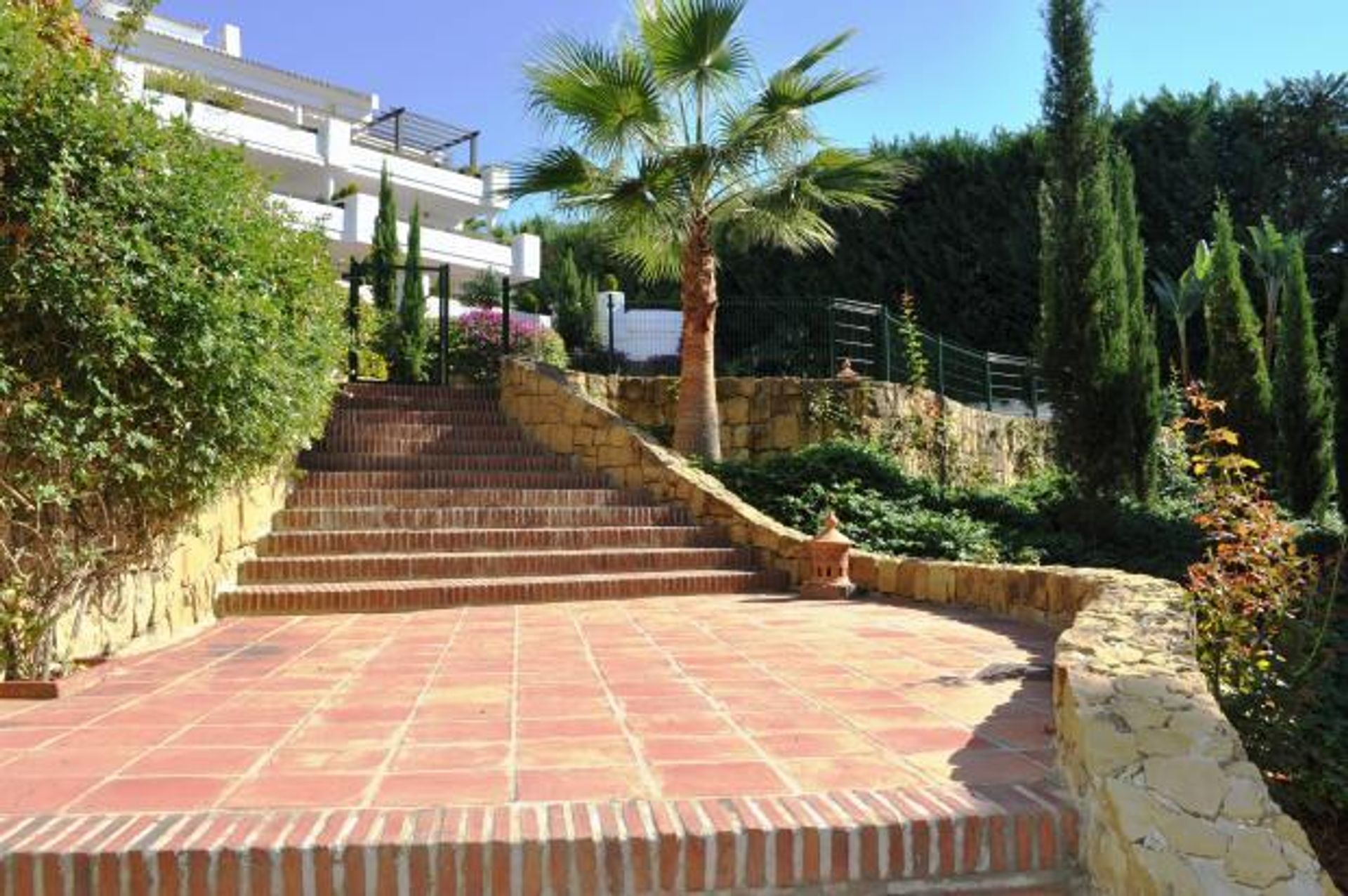 Condominium dans Nueva Andalucia, Málaga 10016735