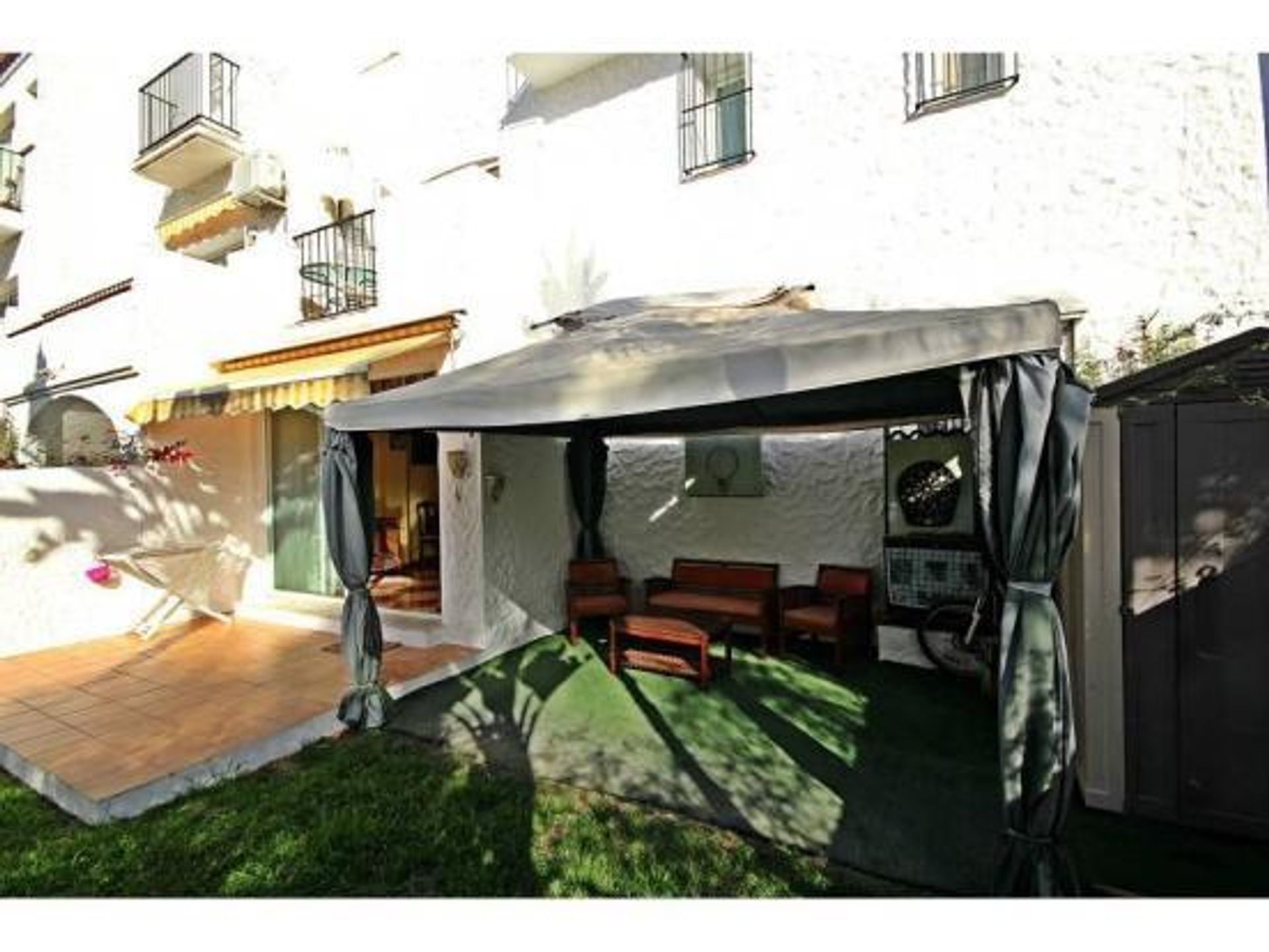 Condominium in Estepona, Málaga 10016763