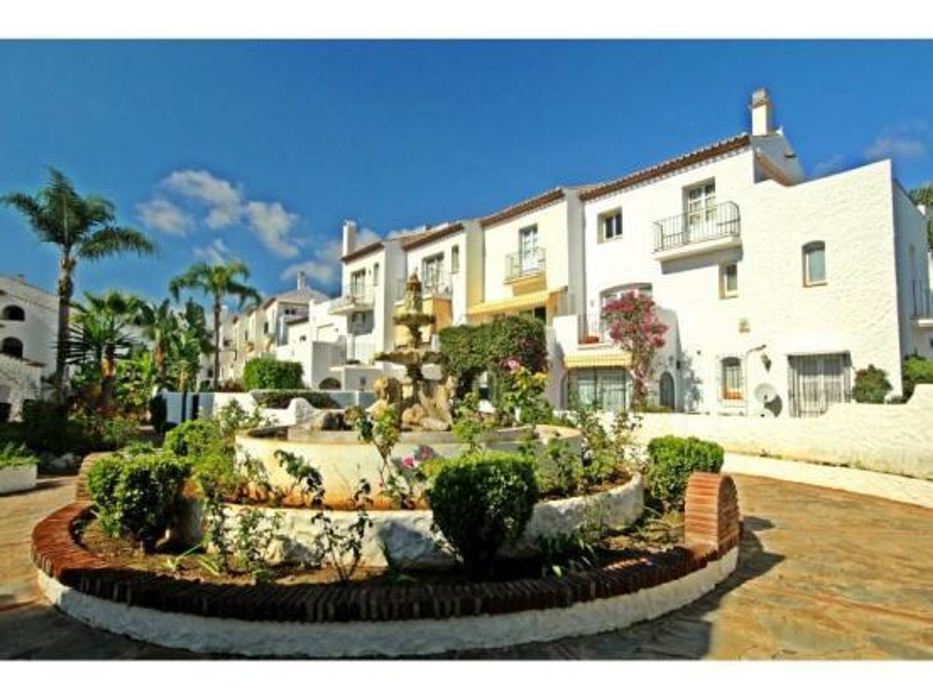 Condominium in Estepona, Málaga 10016763