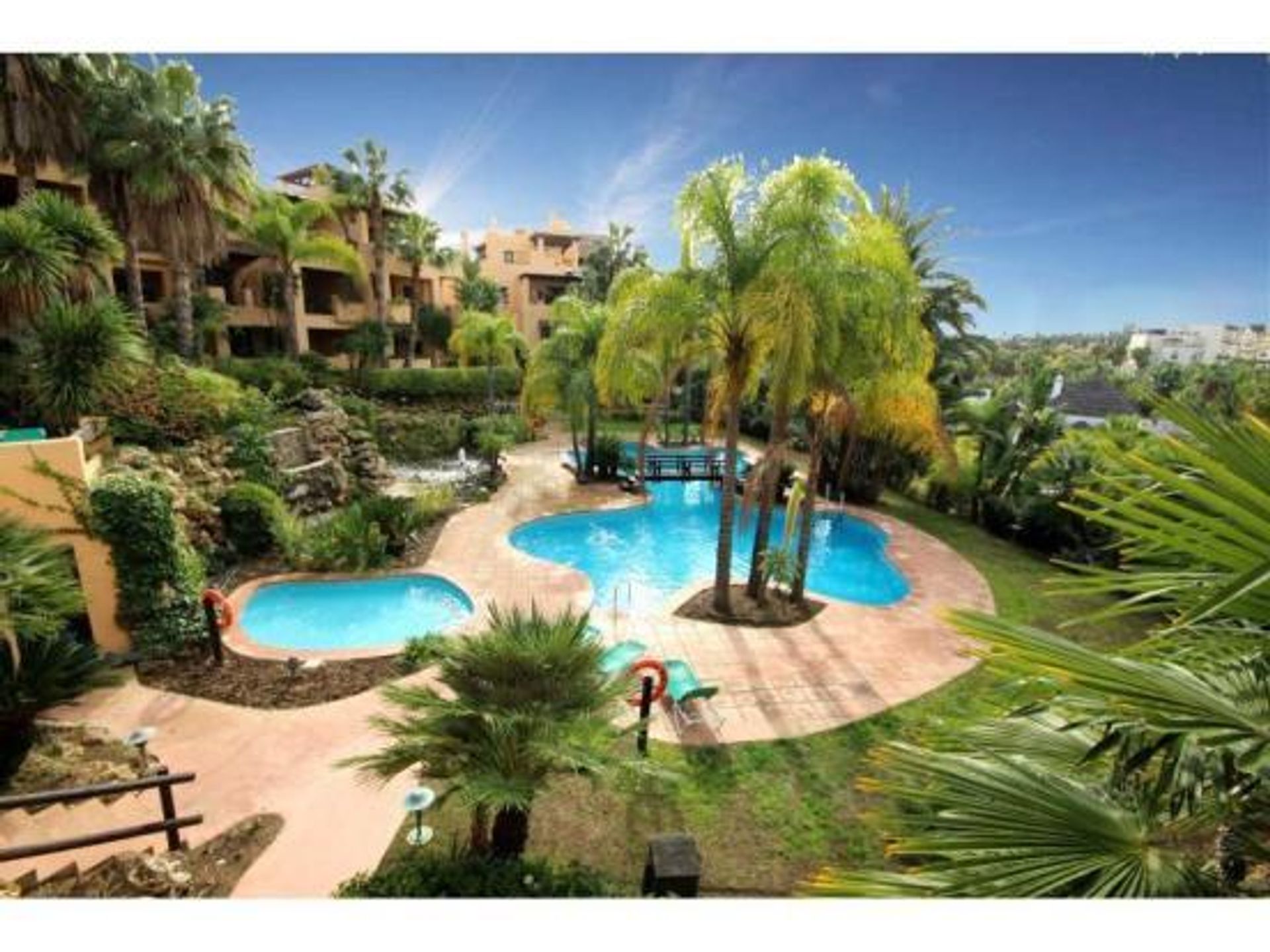 Condominium in Estepona, Andalusië 10016765