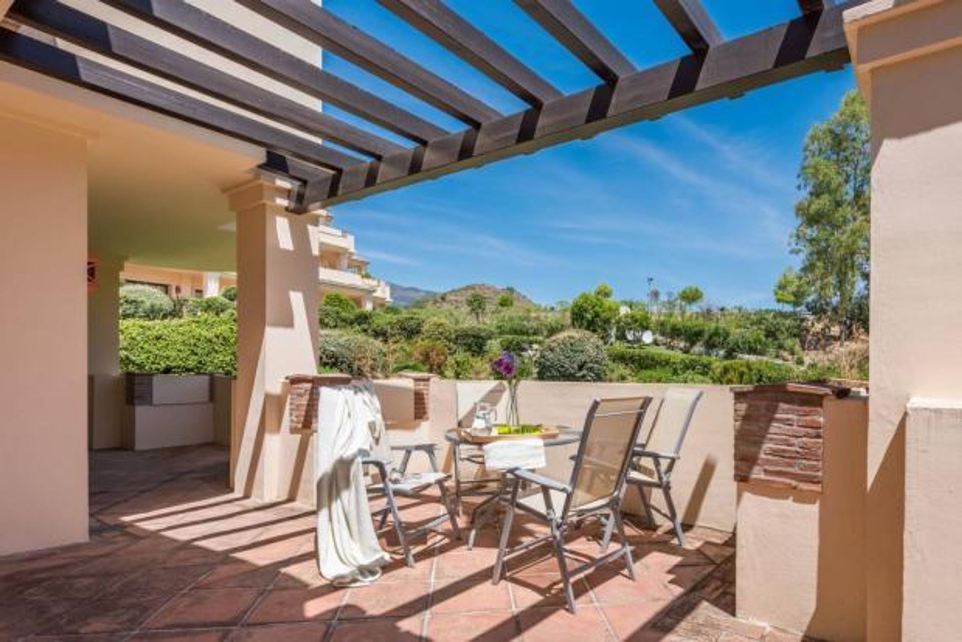 Condominium in Benahavis, Andalusia 10016771