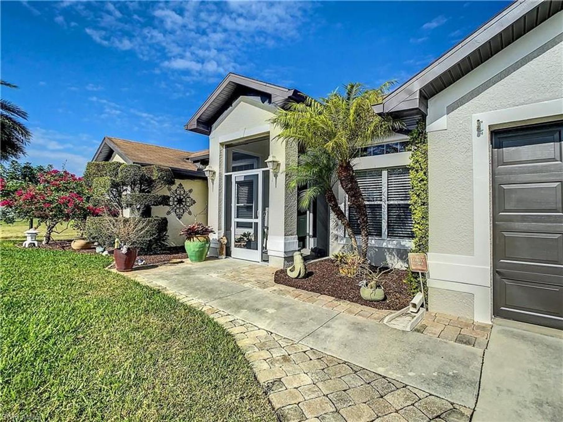 House in Cape Coral, Florida 10016910