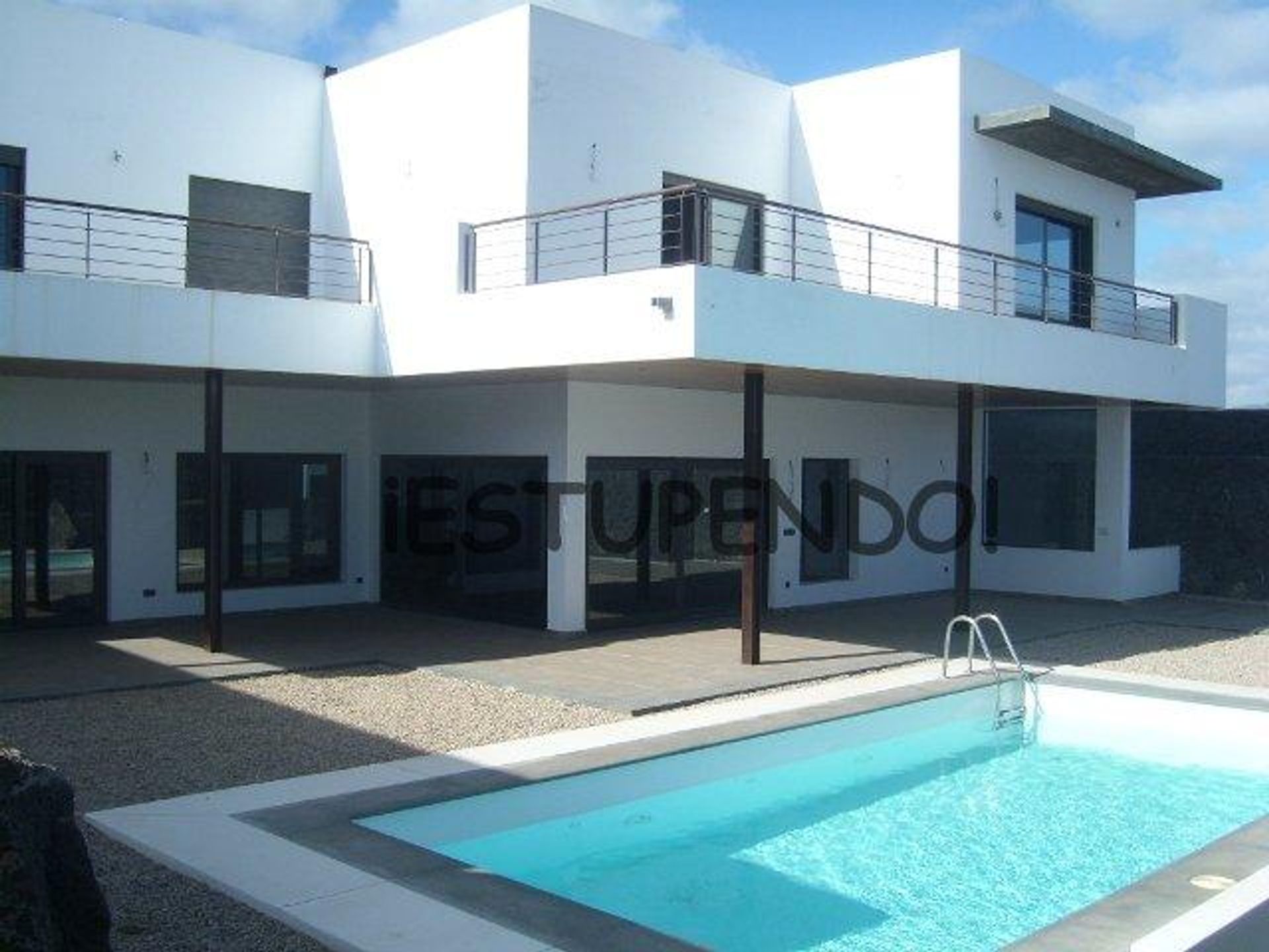 casa en Puerto Calero, Canary Islands 10016943