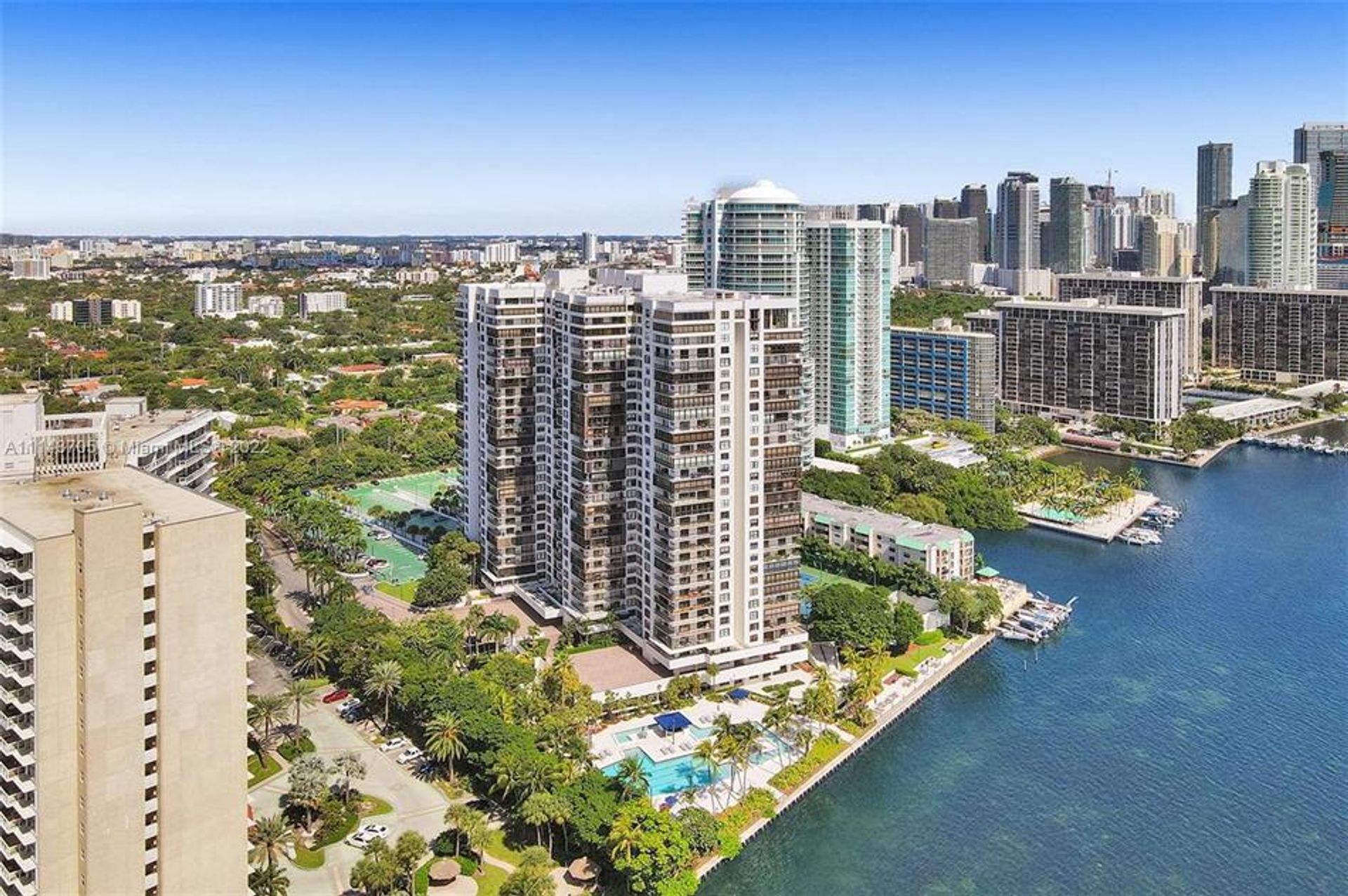 Condominium in Miami, Florida 10017560