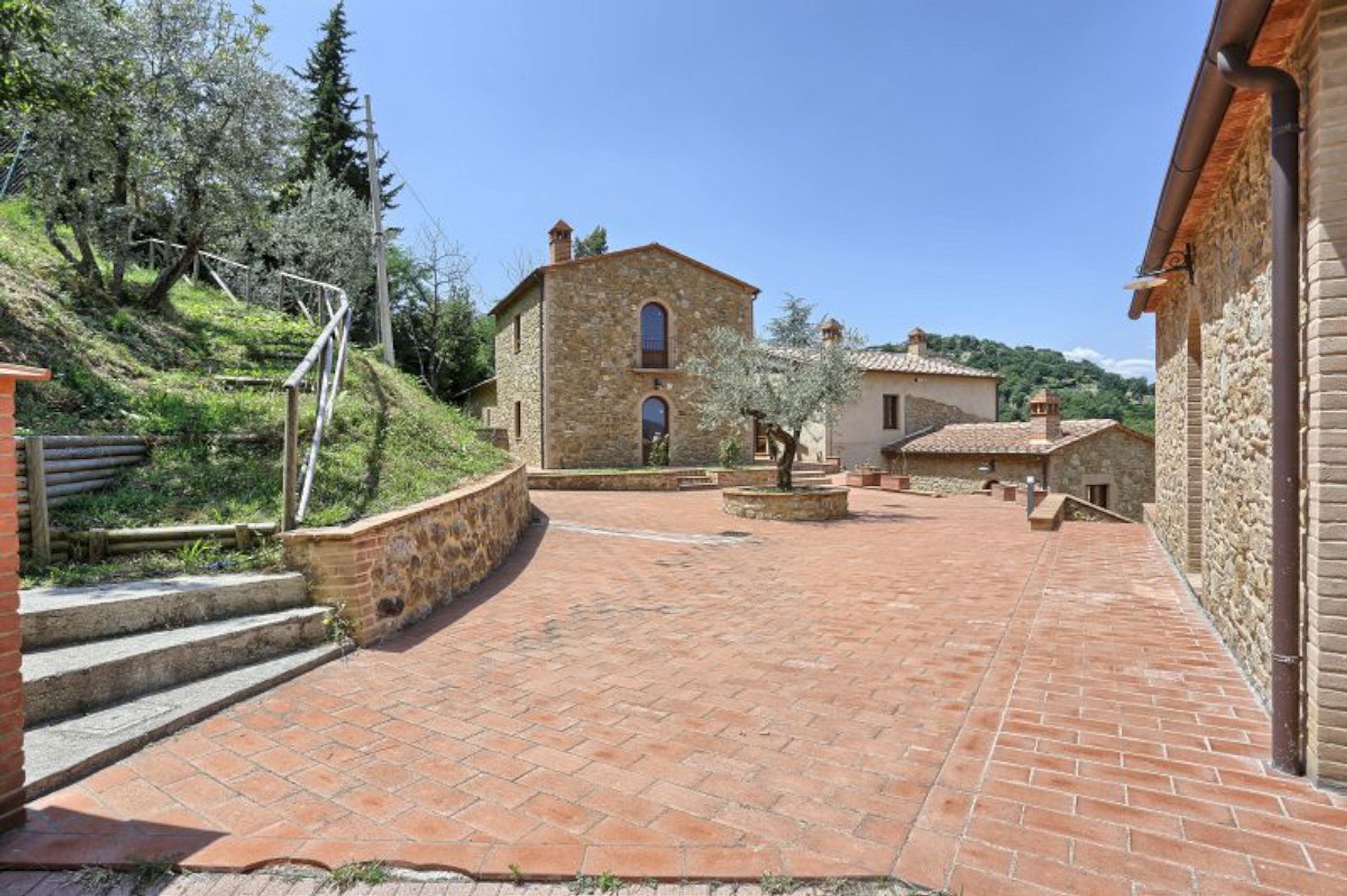 Condominium in Volterra, Tuscany 10017608