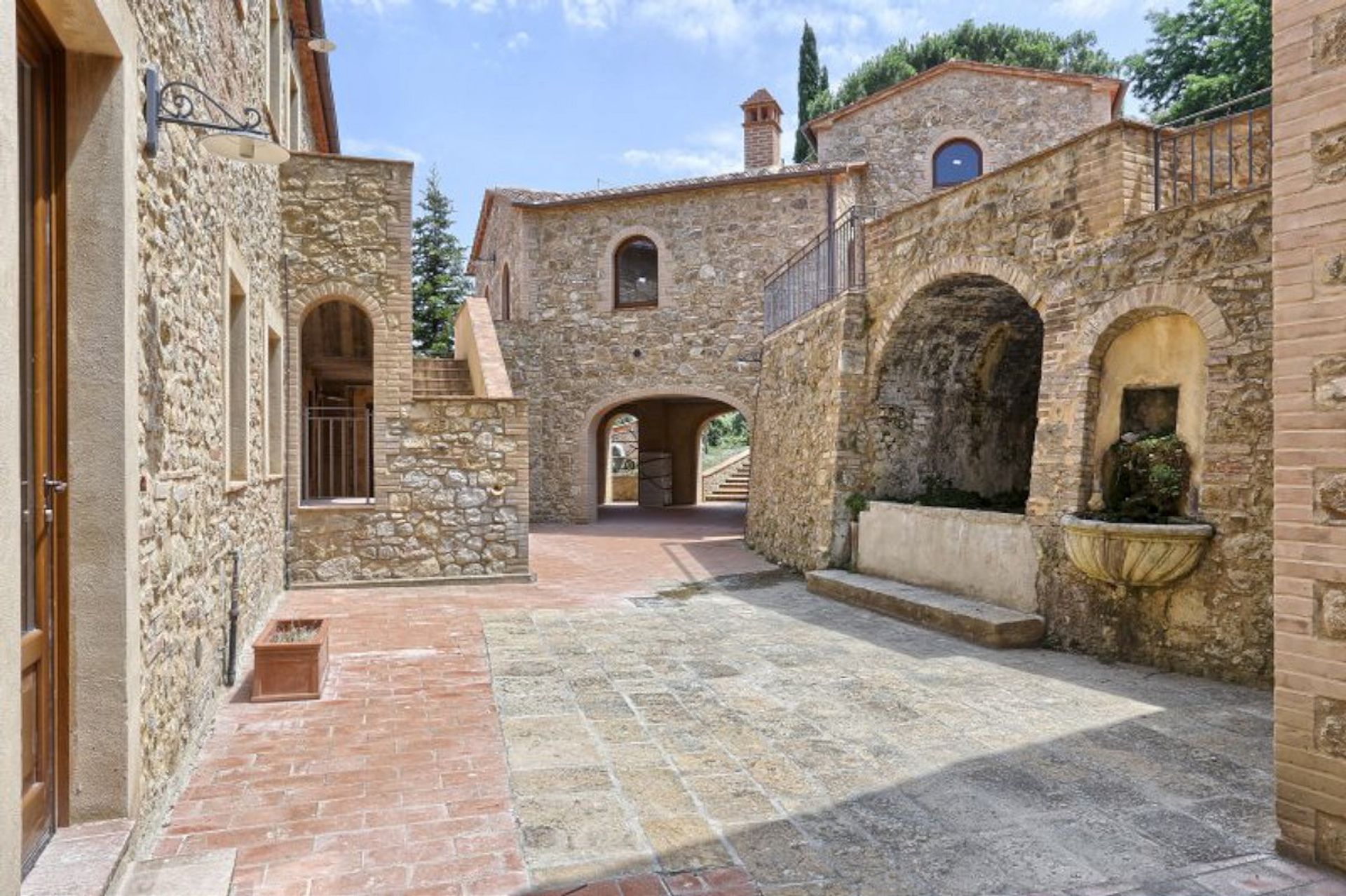 Condominium in Volterra, Tuscany 10017608