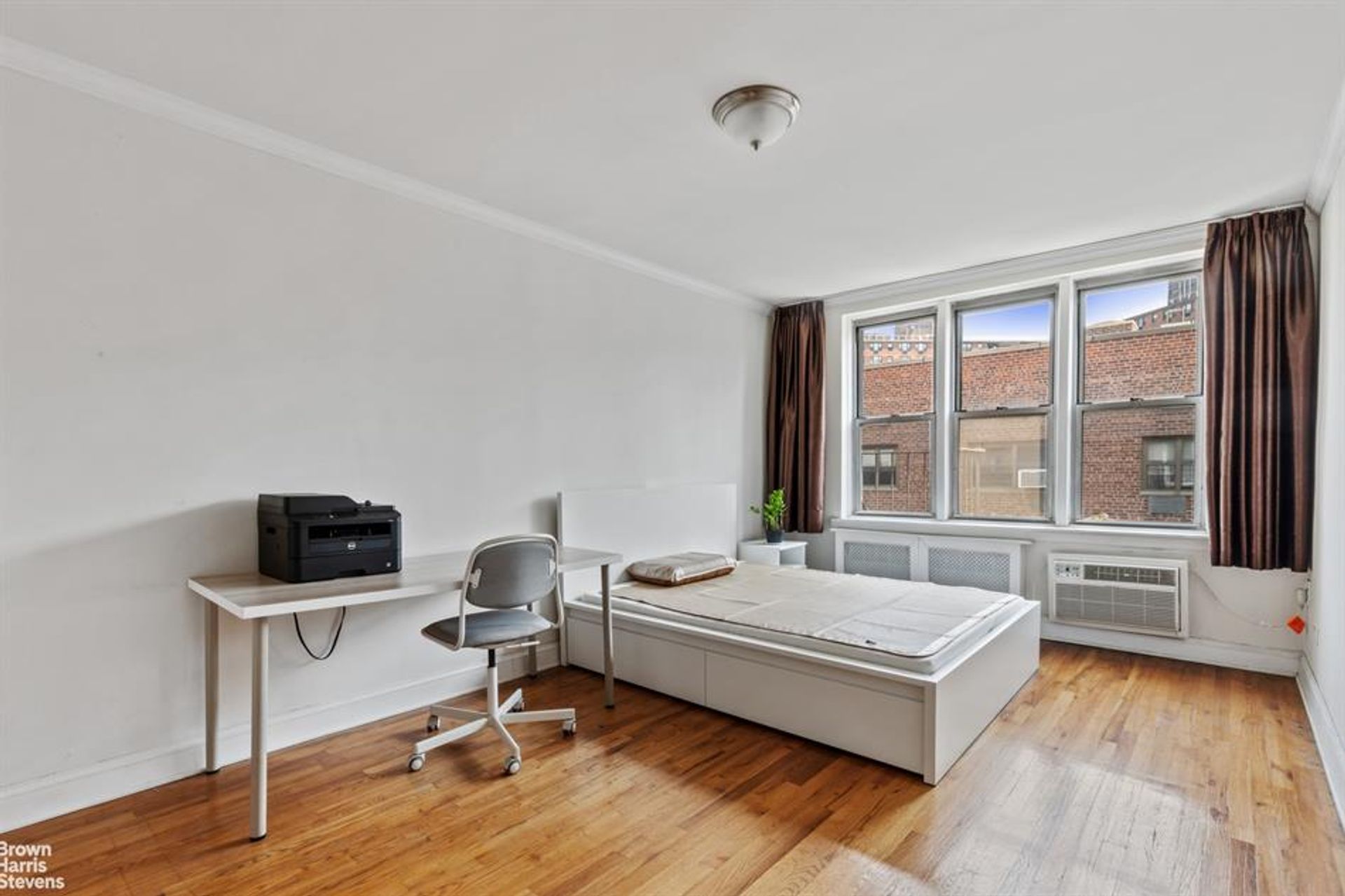 Condominio nel Elmhurst, New York 10018374