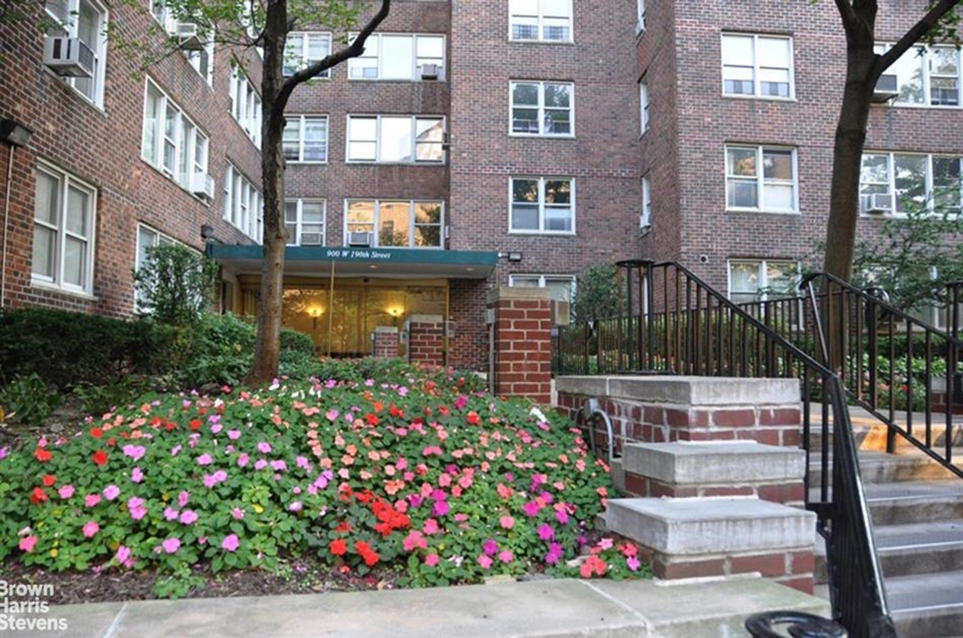 Condominium in Hudson Heights, New York 10018560