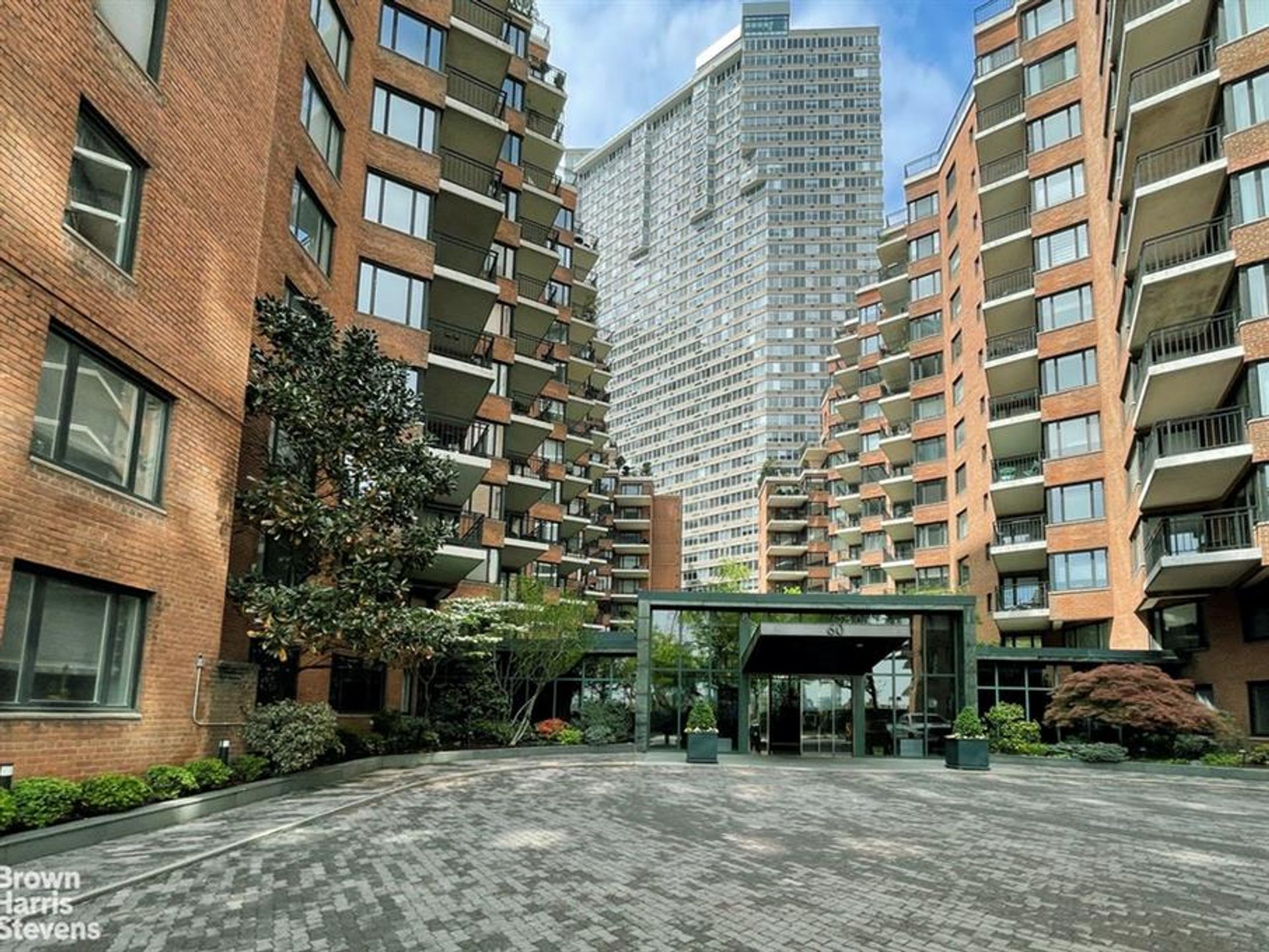 Condominium in New York, New York 10019005