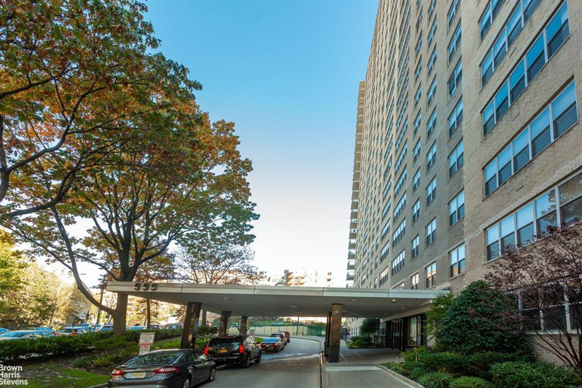 Condominium in Englewood Cliffs, New Jersey 10019423