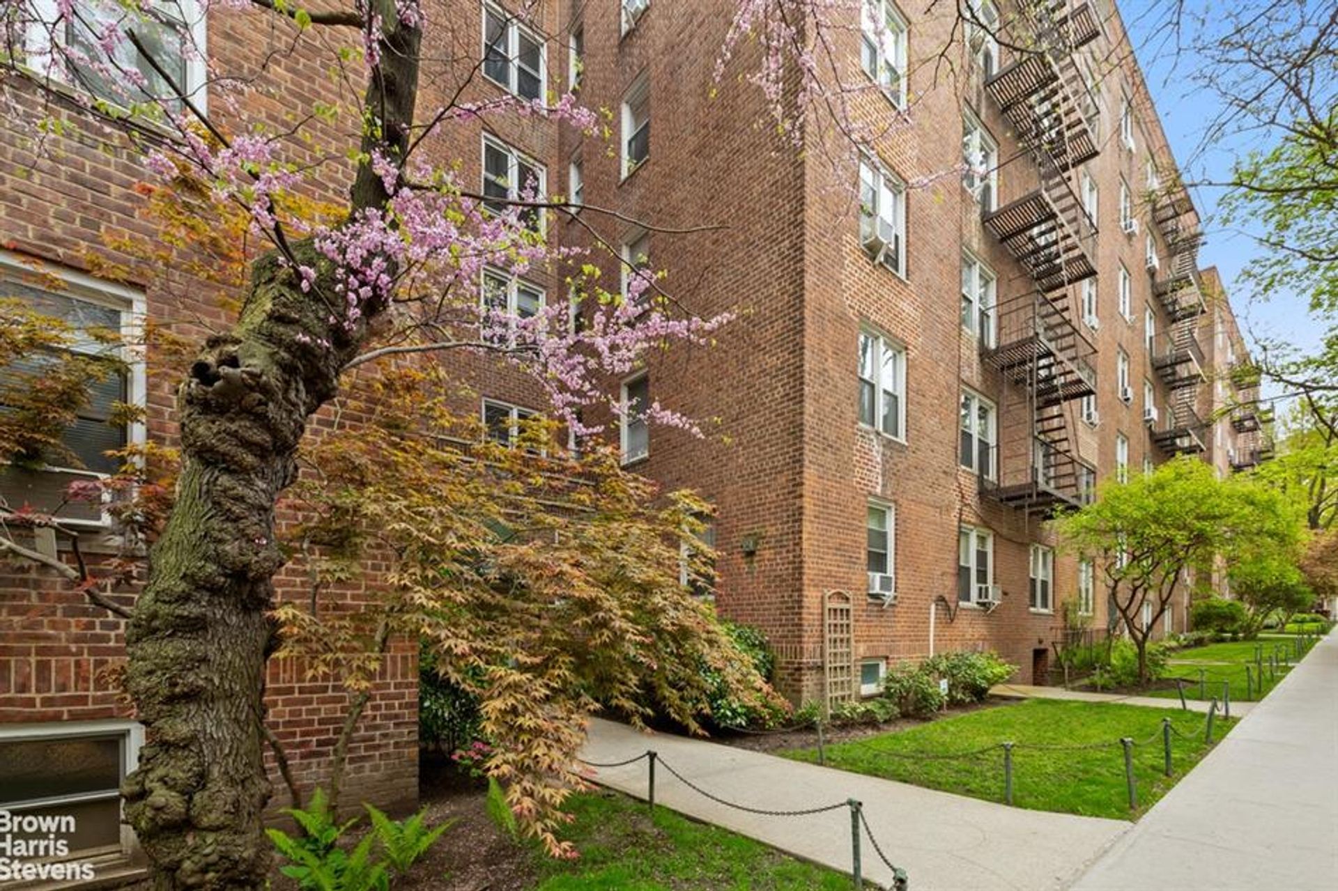 Condominium in Washington Heights, New York 10019486