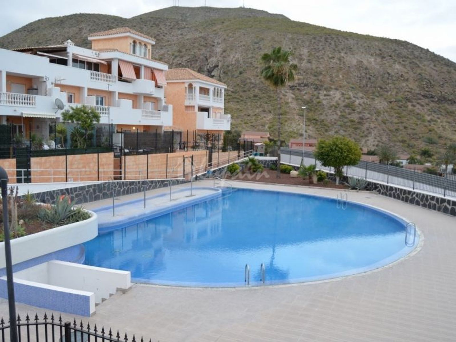 Condominium dans Los Cristianos, les îles Canaries 10019812