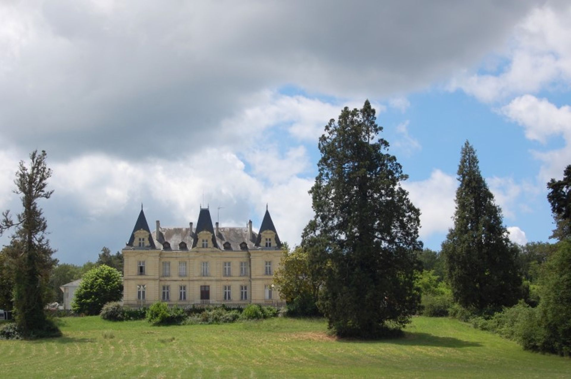 жилой дом в Loches, Centre-Val de Loire 10020592