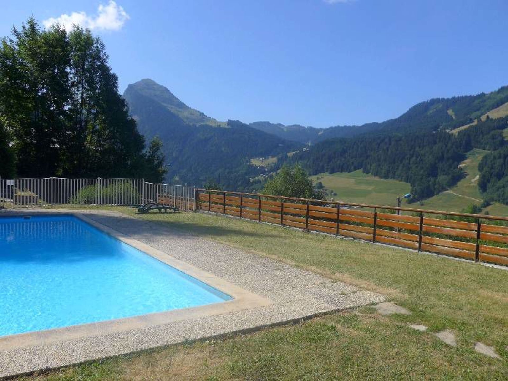 Condominium in Morzine, Rhone-Alpes 10020791