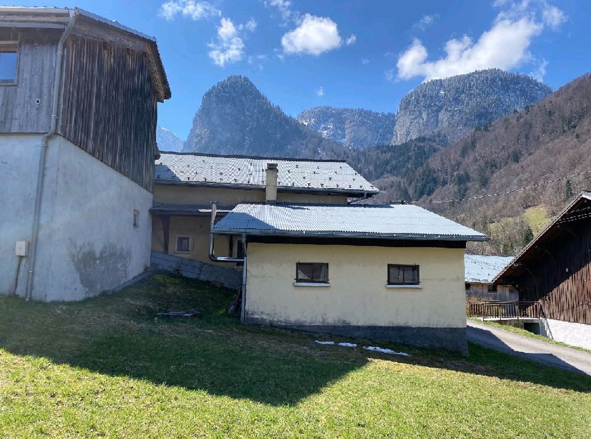 Talo sisään Sixt-Fer-a-Cheval, Rhone-Alpes 10020914