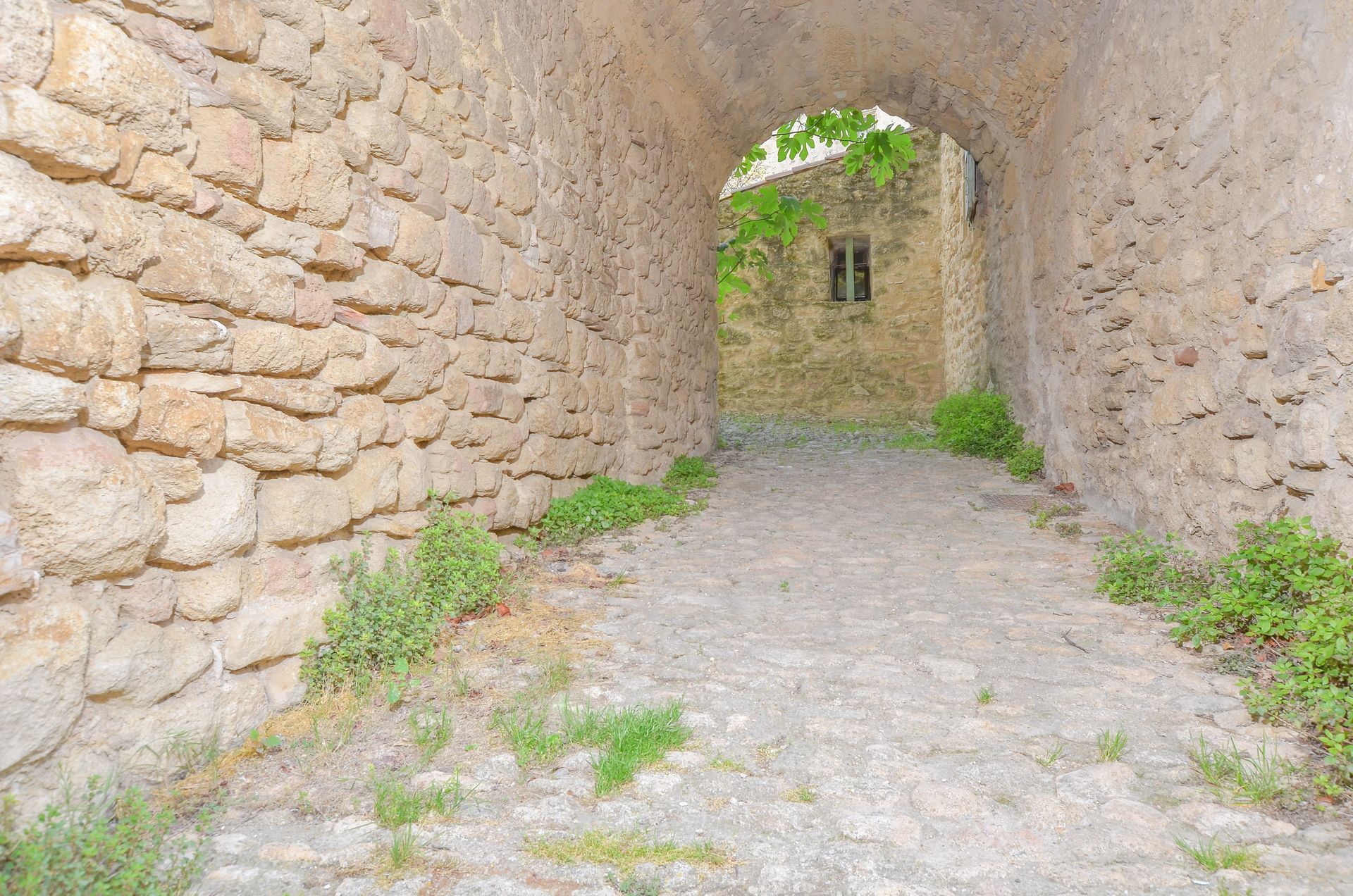 Talo sisään Viens, Provence-Alpes-Cote d'Azur 10021057