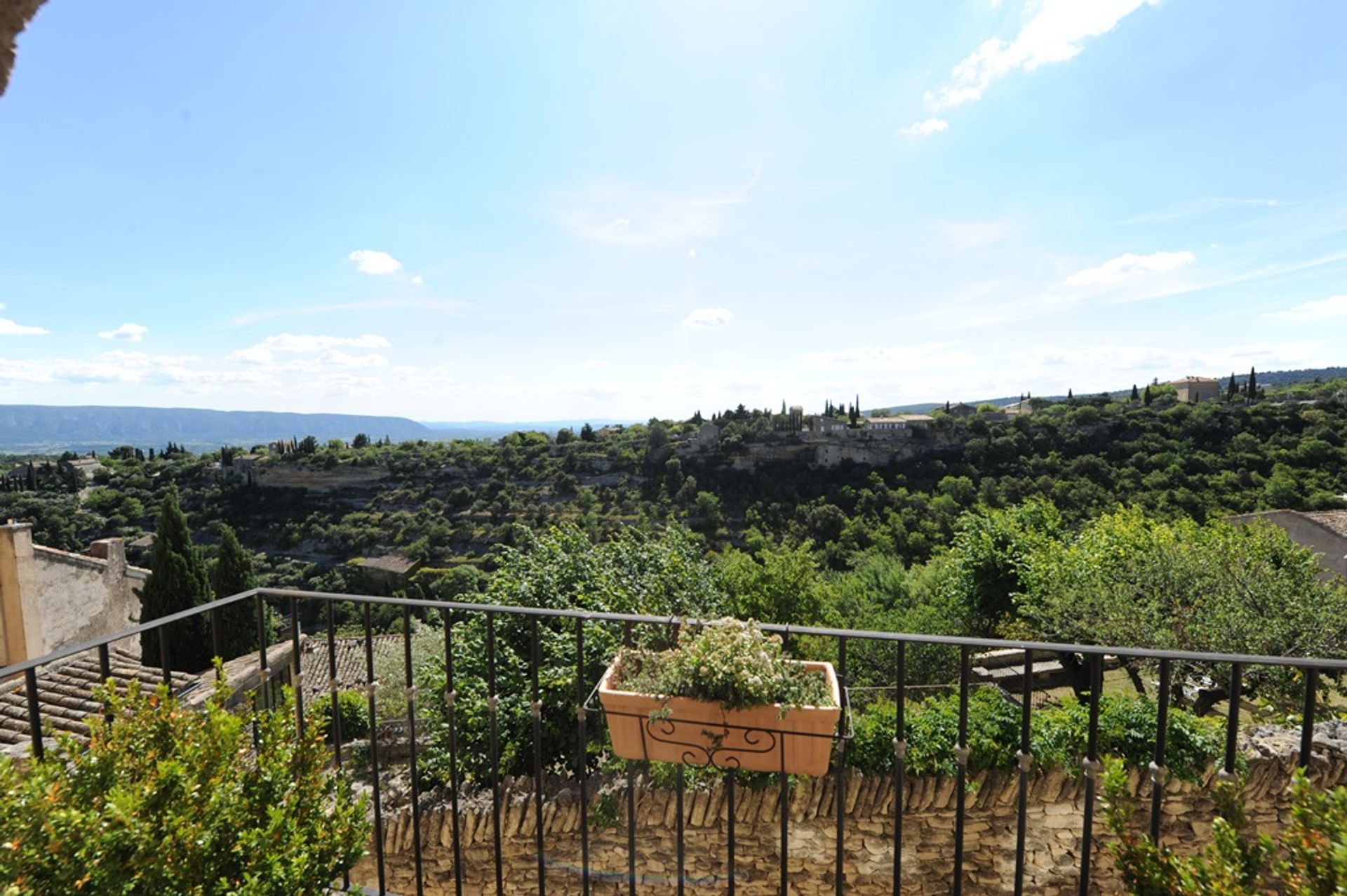 σπίτι σε Gordes, Provence-Alpes-Cote d'Azur 10021147