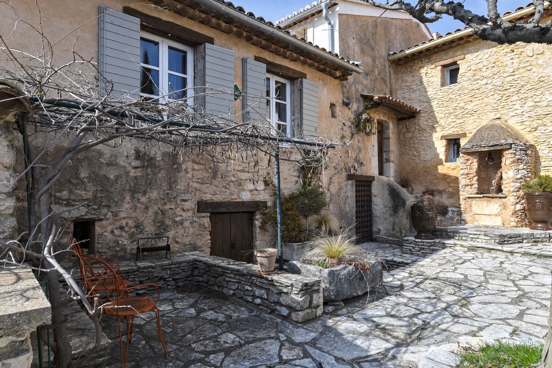 House in Saint-Saturnin-Les-Apt, Provence-Alpes-Cote d'Azur 10021169