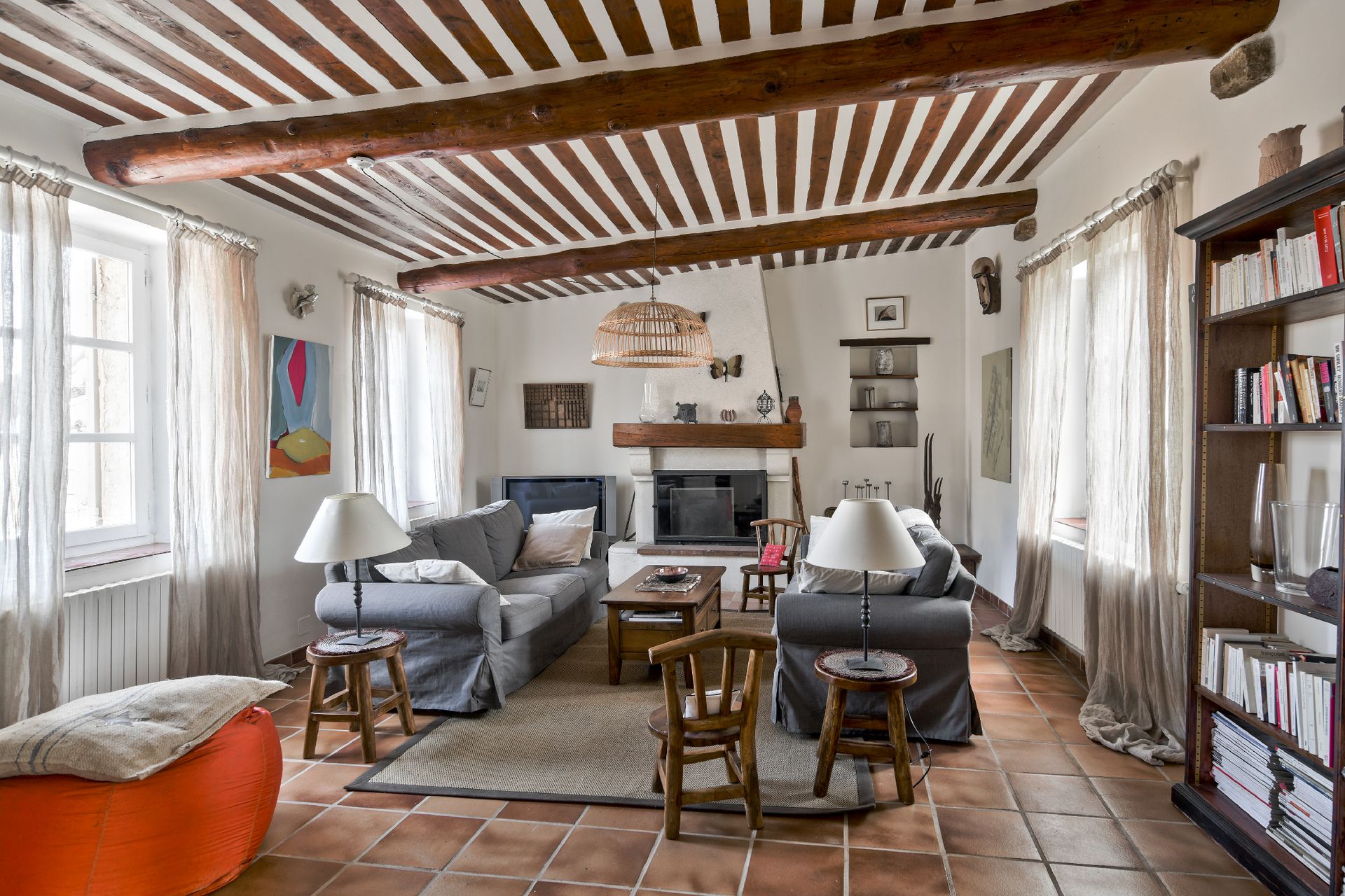 House in Saint-Saturnin-Les-Apt, Provence-Alpes-Cote d'Azur 10021169