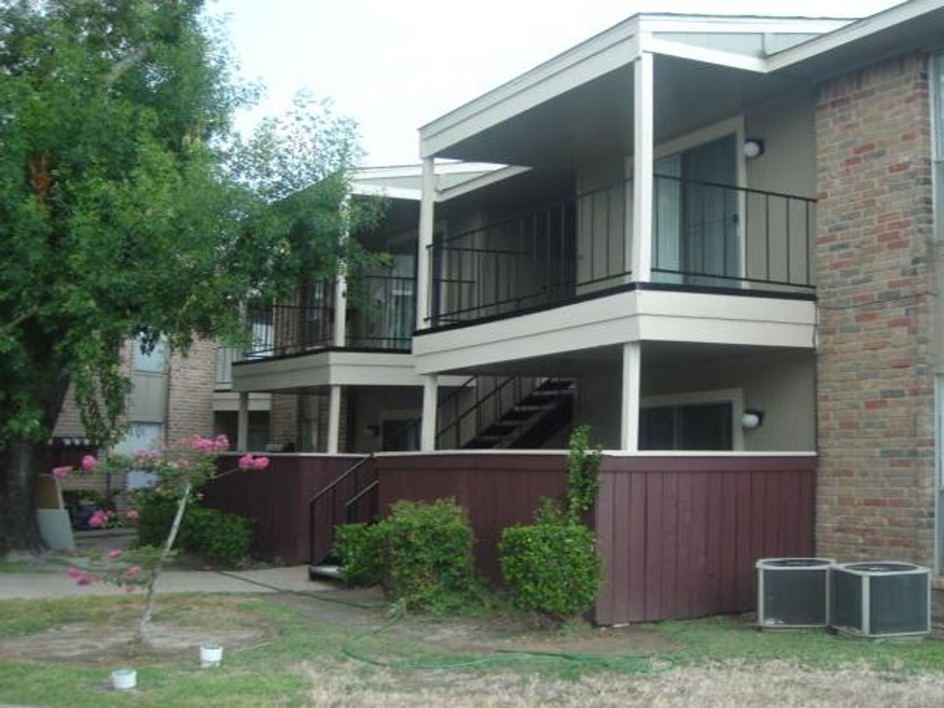 Condominium in Southside Place, Texas 10021475