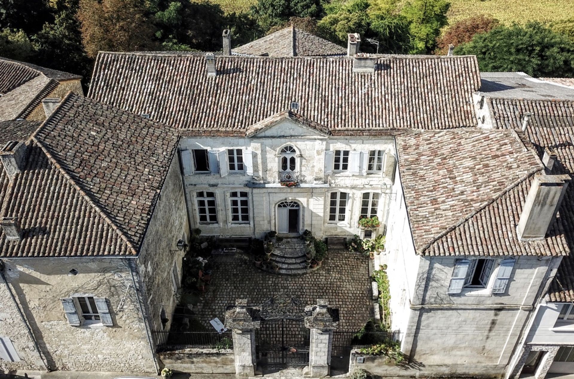 Hus i Castillonnes, Nouvelle-Aquitaine 10024373