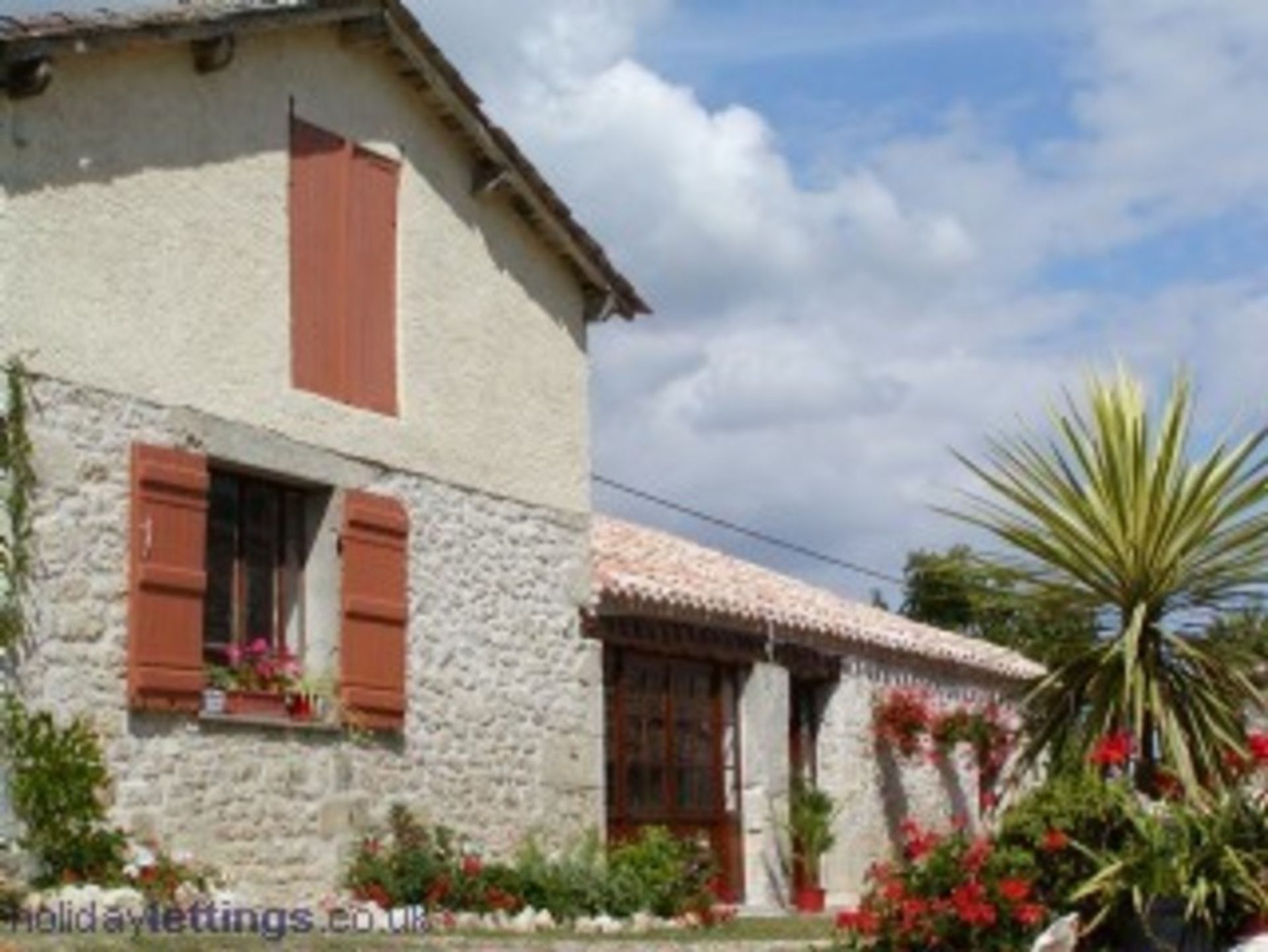 House in Lalandusse, Nouvelle-Aquitaine 10024420