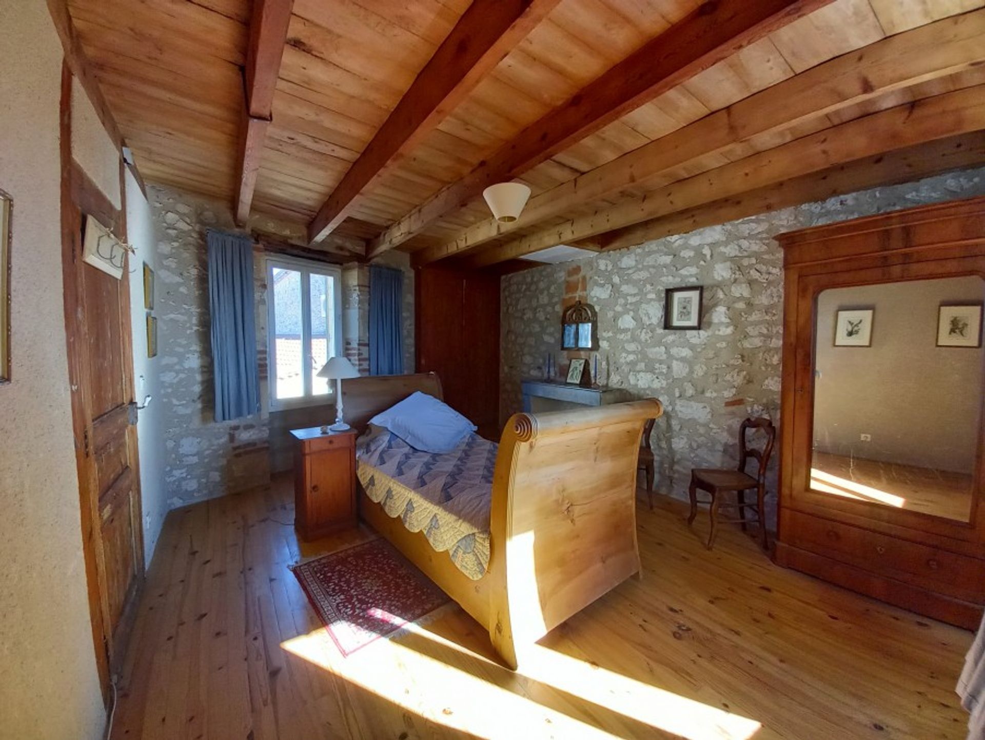 Hus i Monflanquin, Nouvelle-Aquitaine 10024460