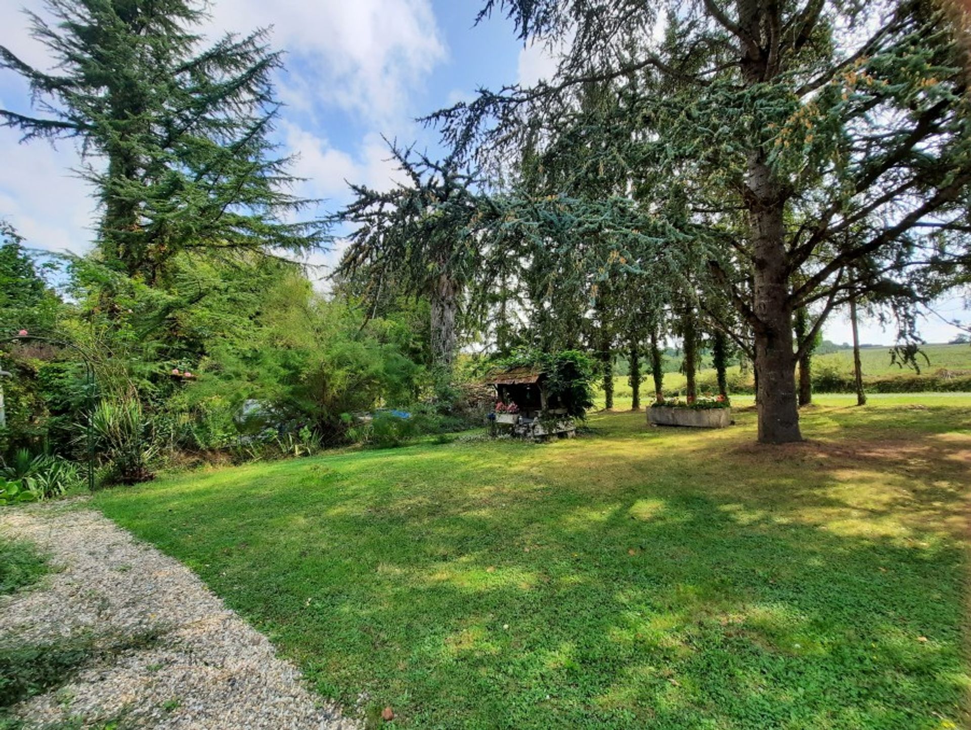 House in Saint-colomb-de-lauzun, Nouvelle-Aquitaine 10024479