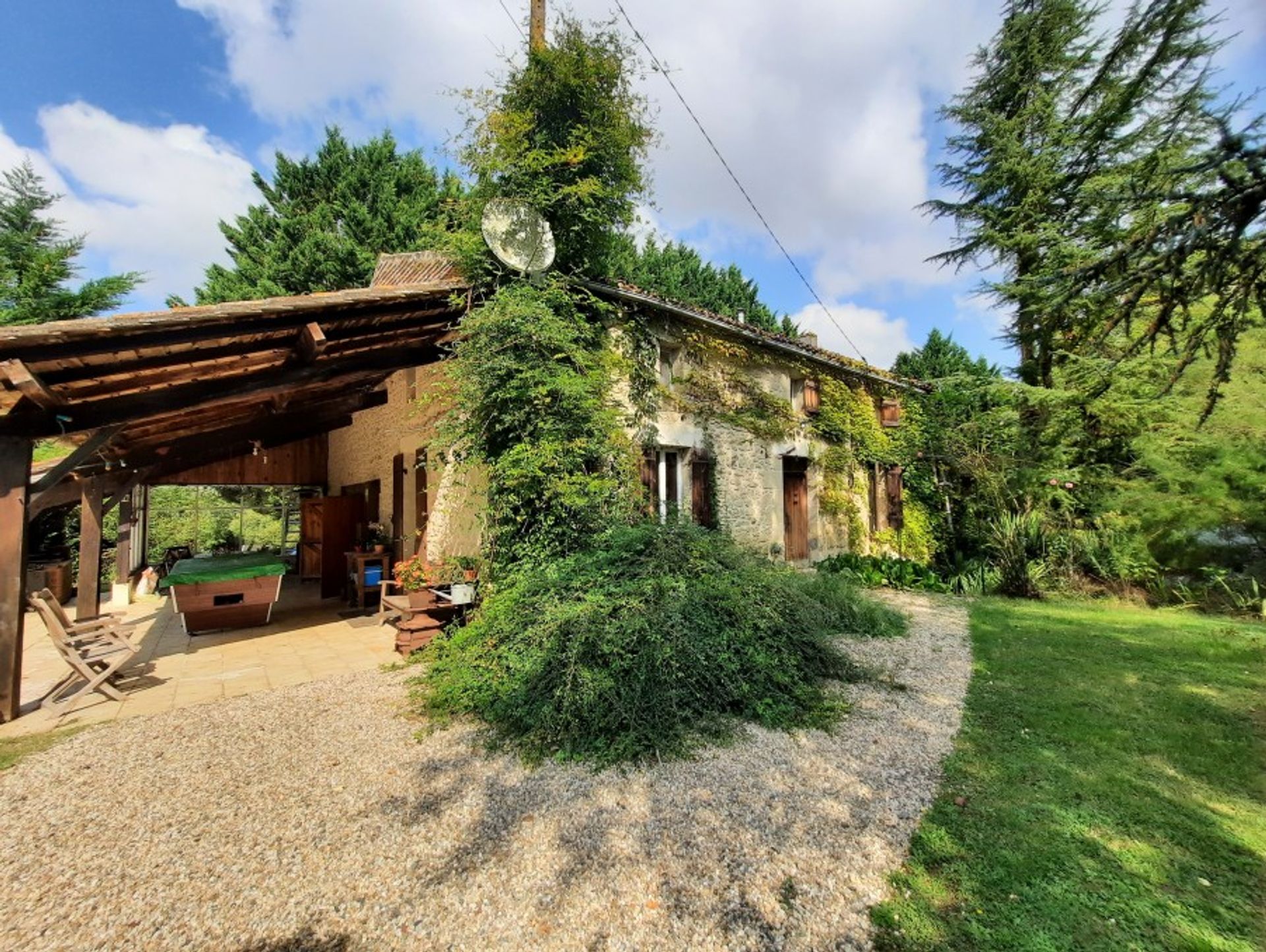 Casa nel Saint-colomb-de-lauzun, Nouvelle-Aquitaine 10024479