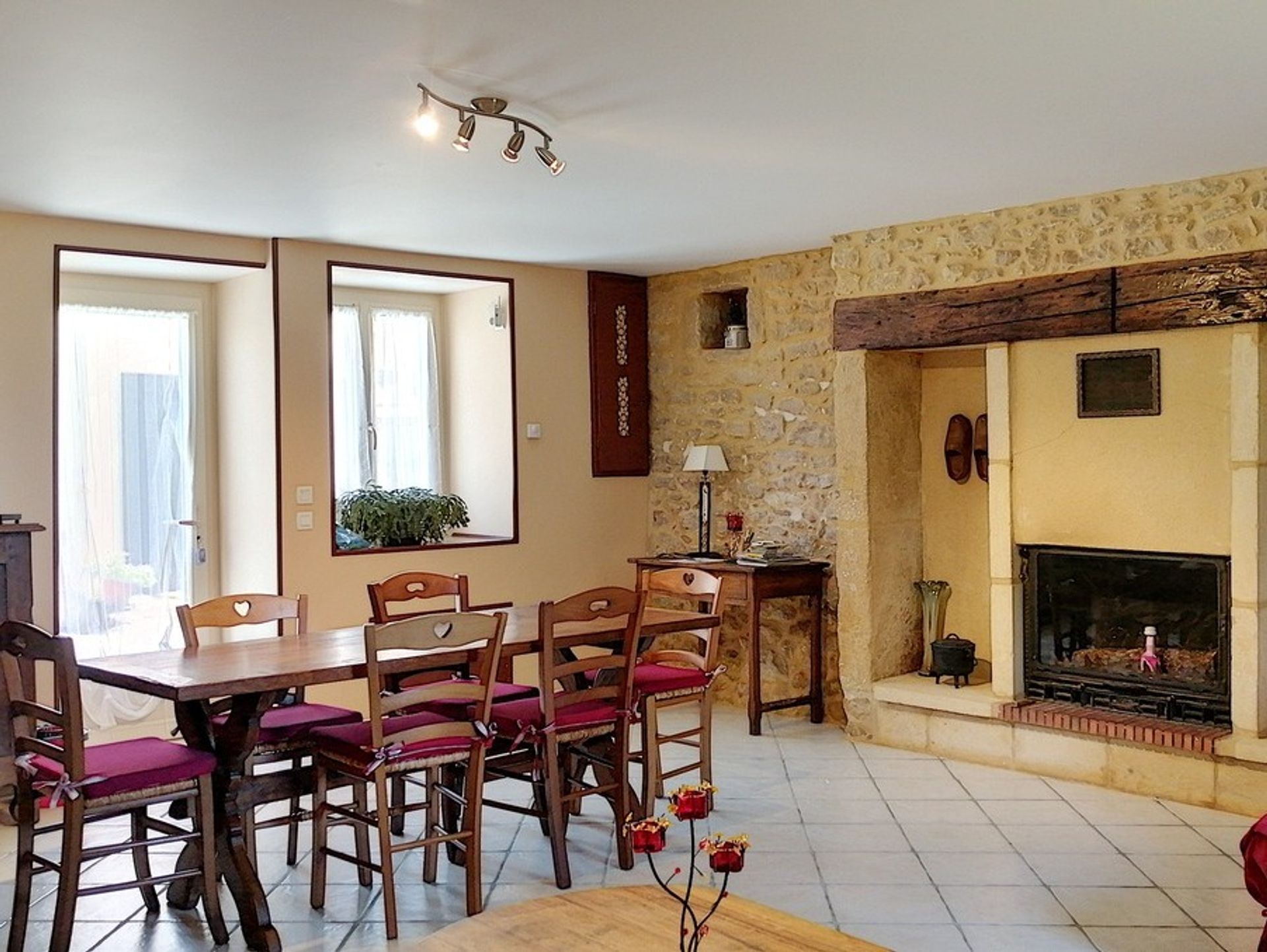 Huis in Le Coux, Nouvelle-Aquitaine 10024588