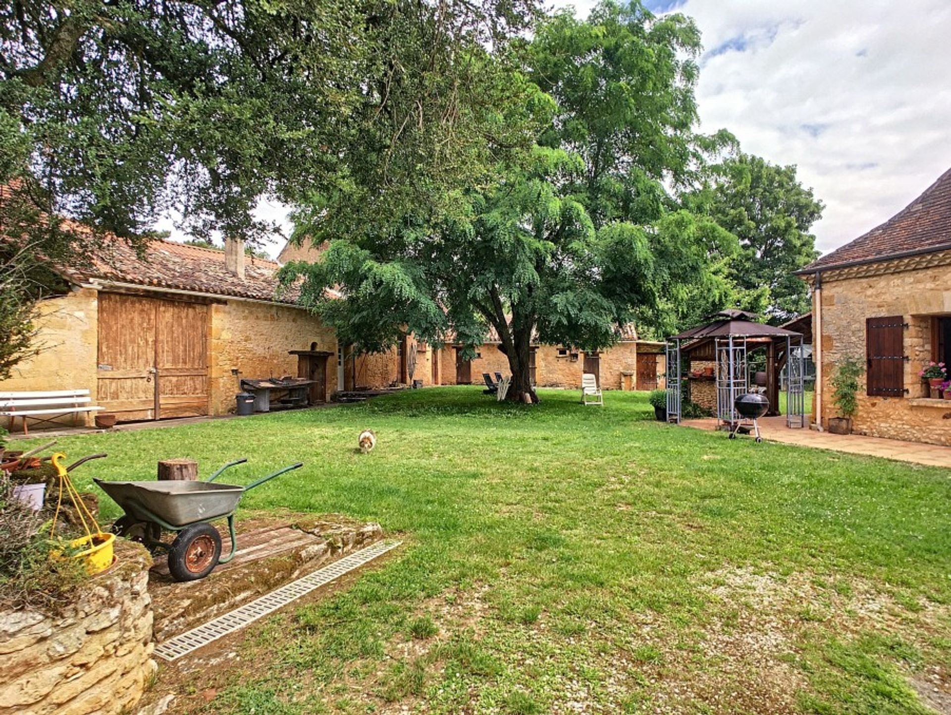 casa no Mauzac et grand castang, Nouvelle-Aquitaine 10024704