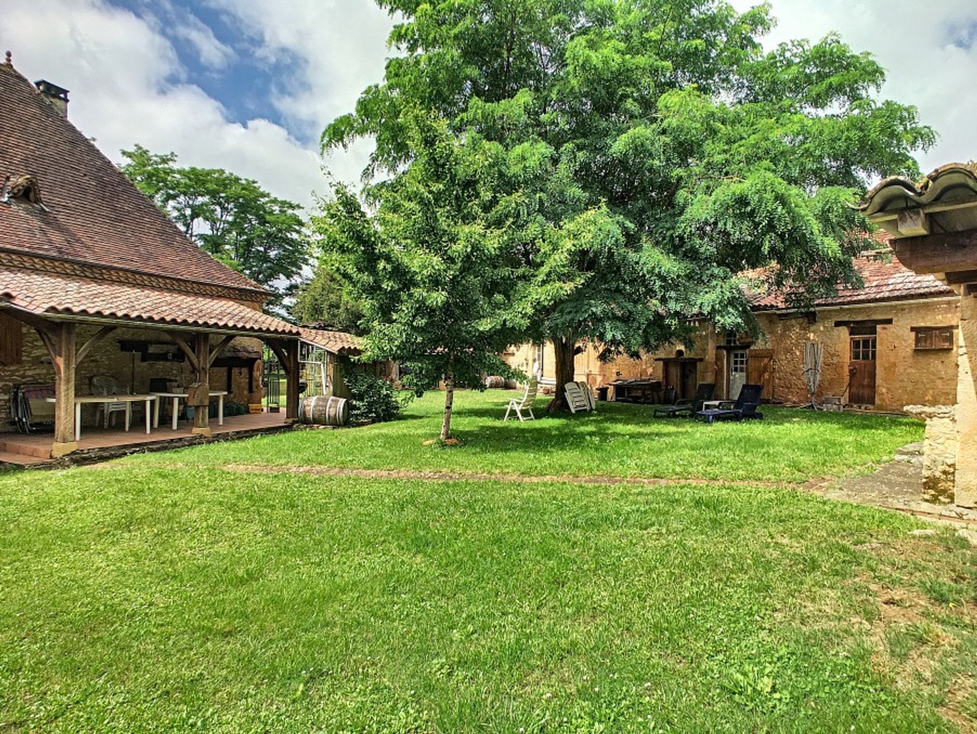 casa en Mauzac et grand castang, Nouvelle-Aquitaine 10024704