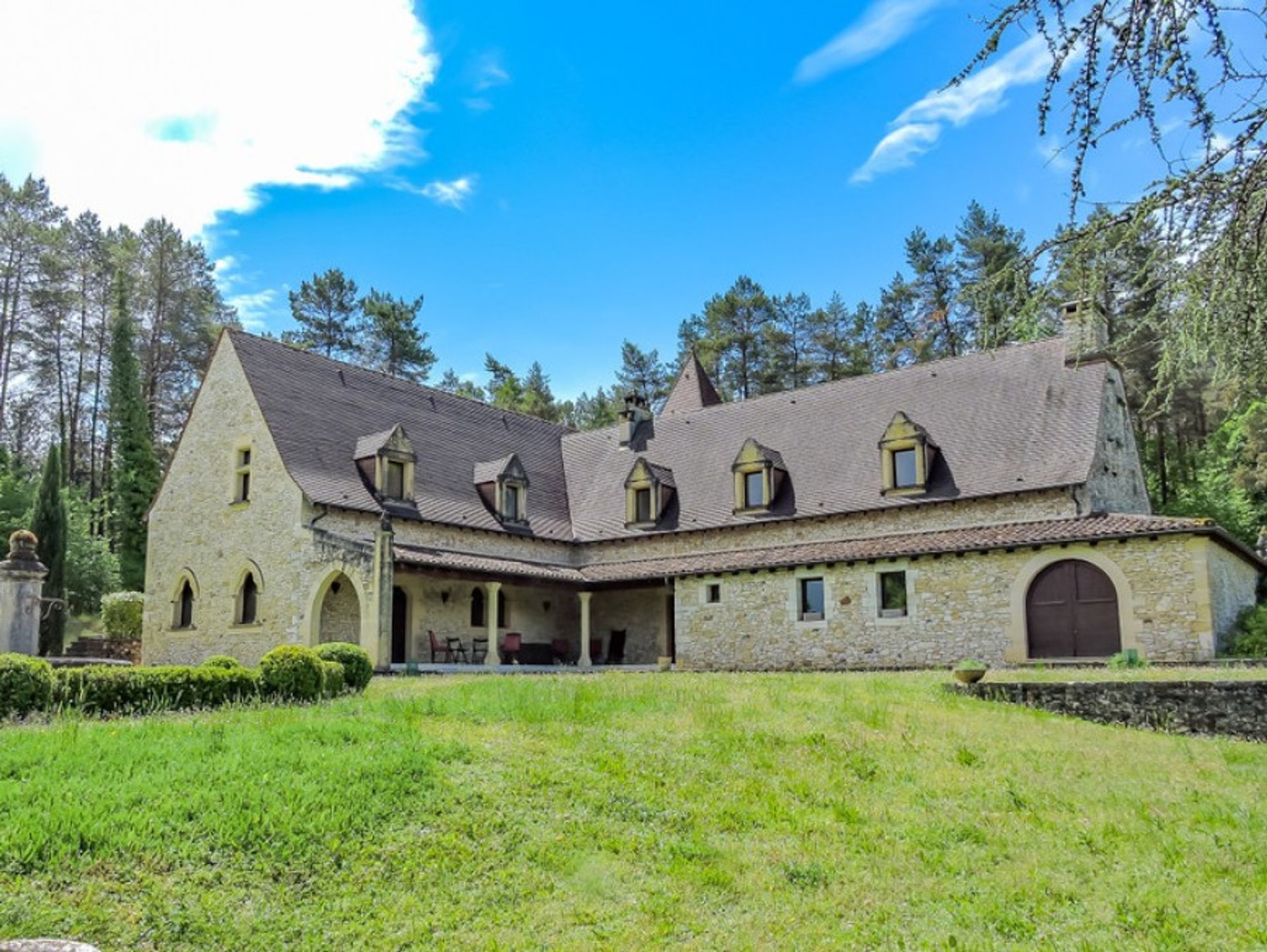 loger dans Rouffignac-Saint-Cernin-de-Reilhac, Nouvelle-Aquitaine 10024781