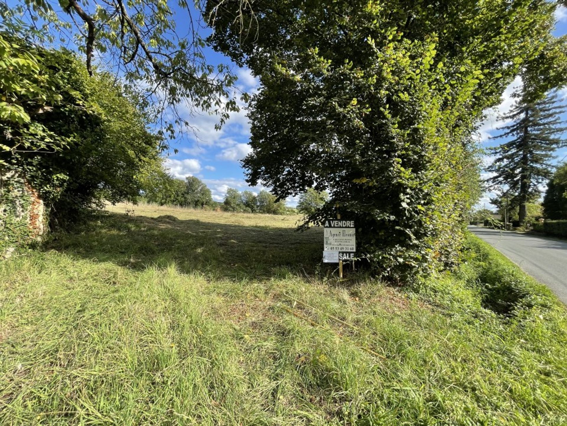 Land in Sainte-Sabine, Nouvelle-Aquitaine 10024854