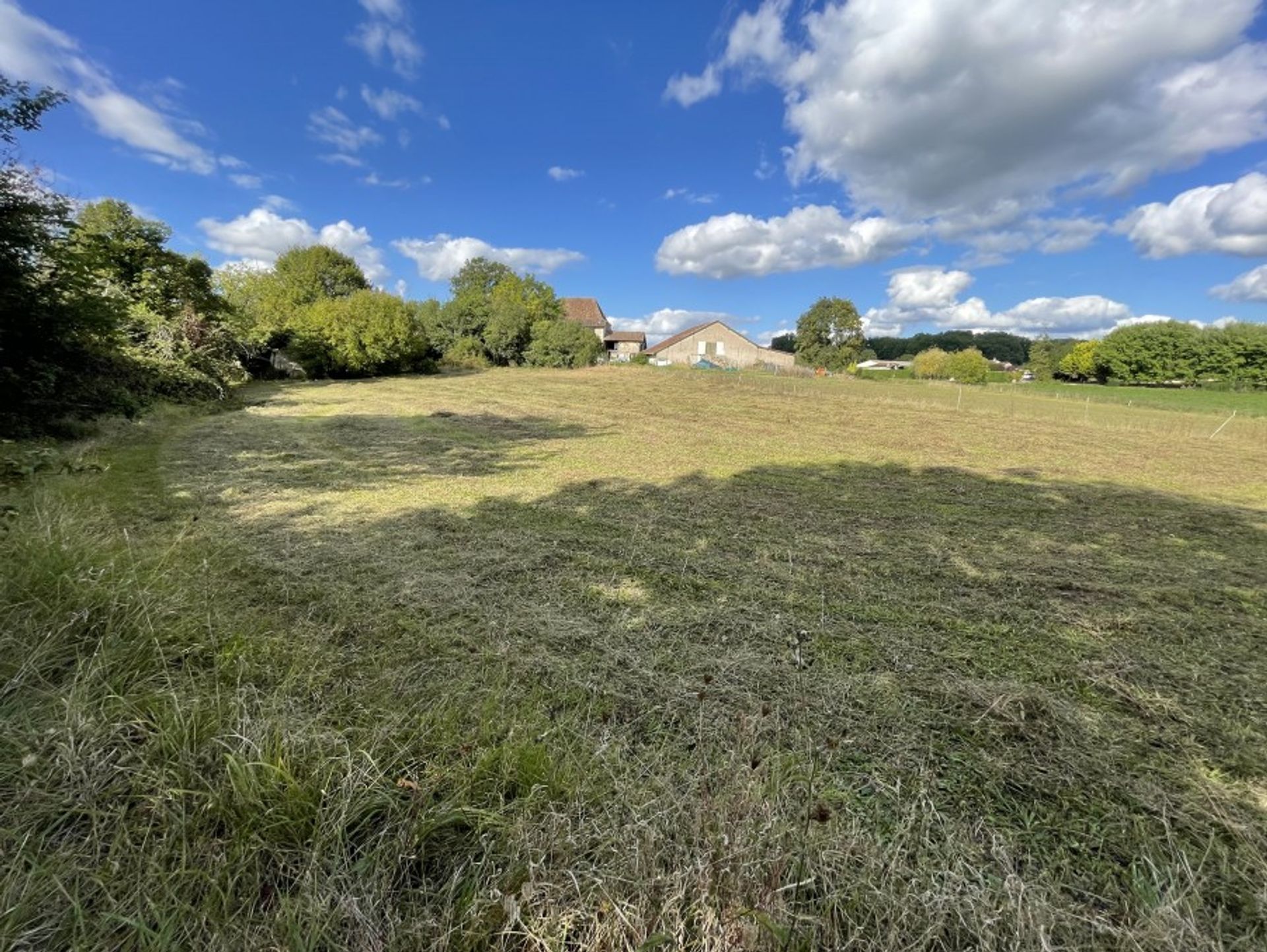 Land in Sainte-Sabine, Nouvelle-Aquitaine 10024854