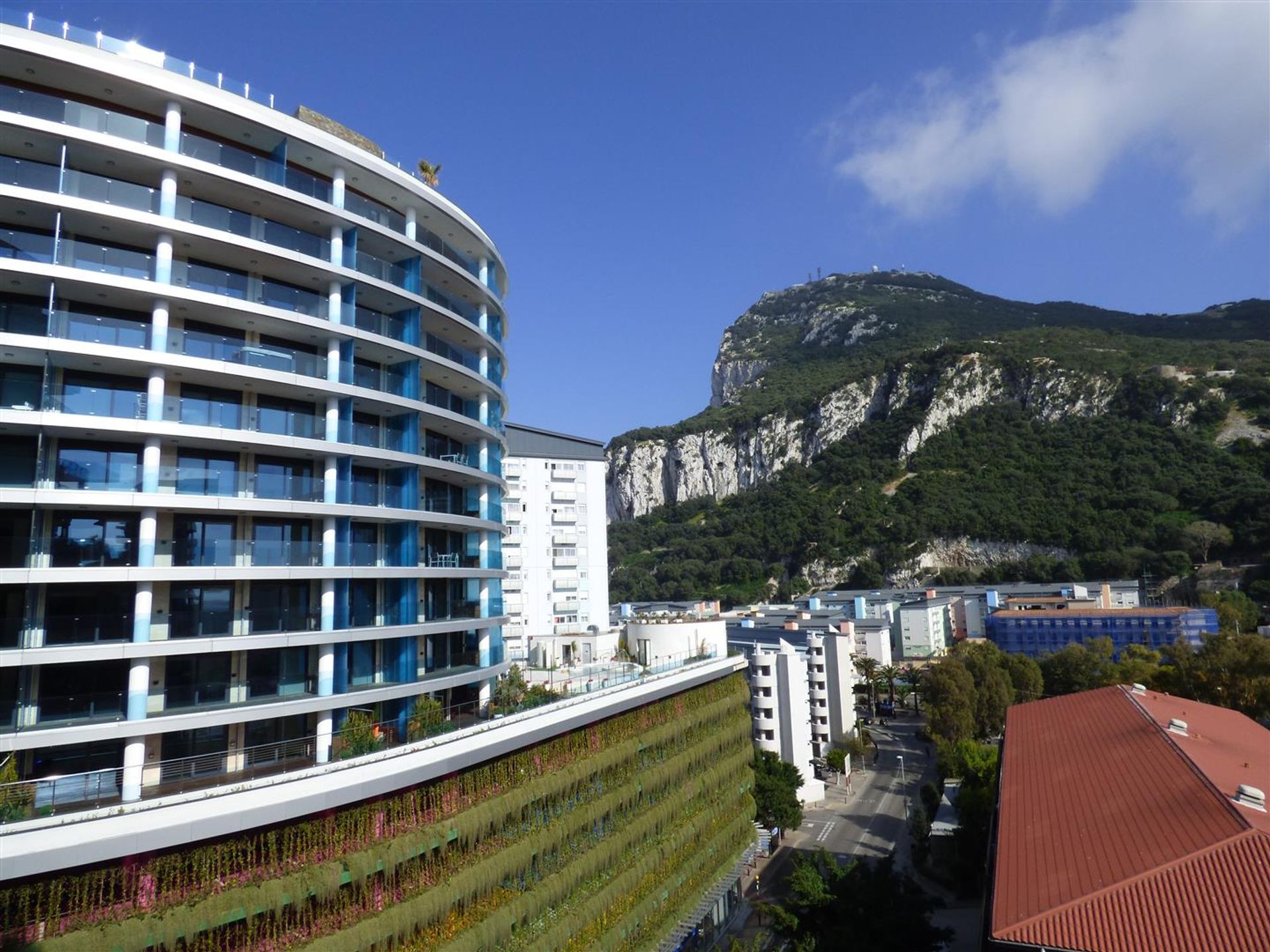 Condominium in La Linea de la Concepción, Andalusië 10024934