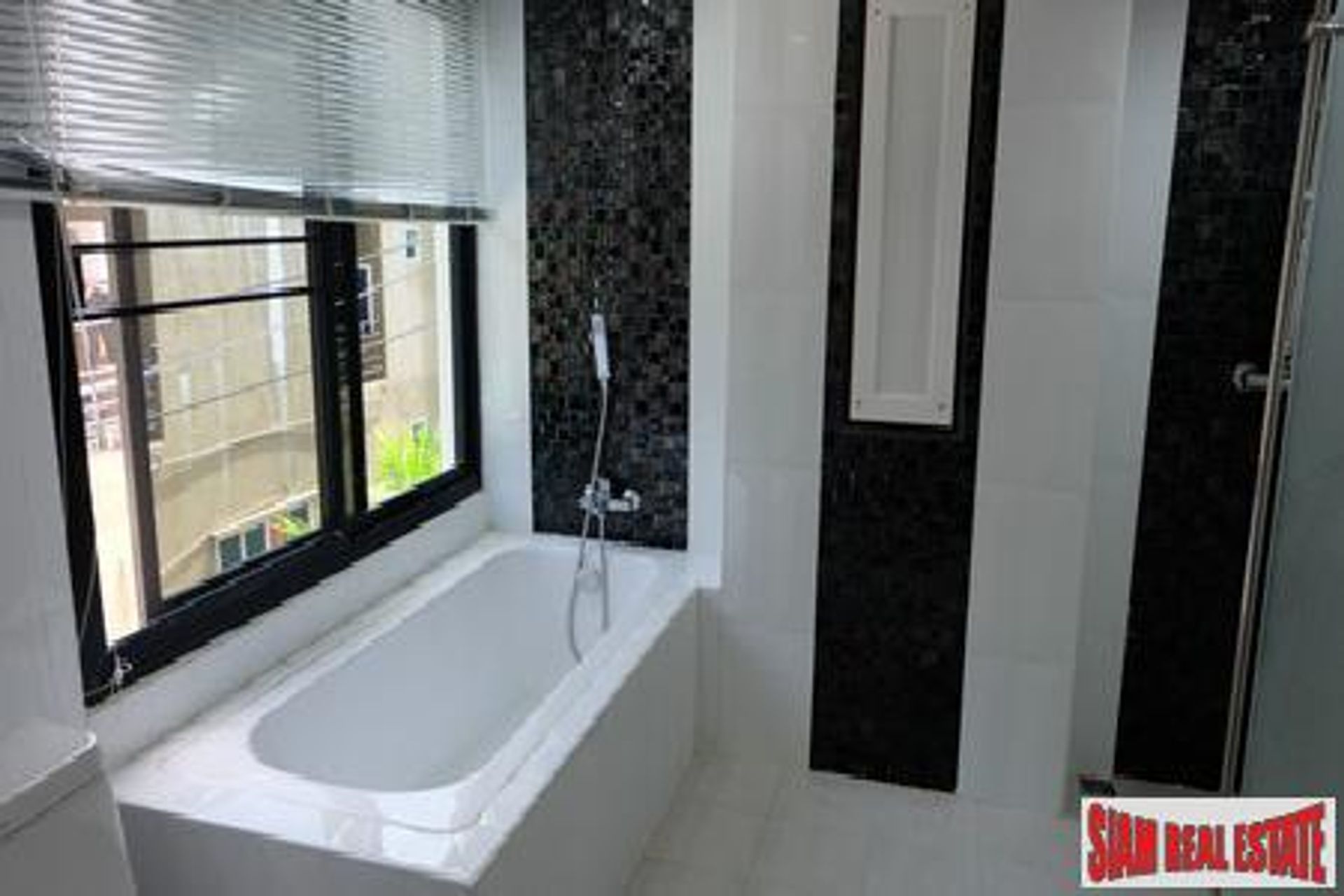 Condominio en Ban Phrom Thep, Phuket 10025097