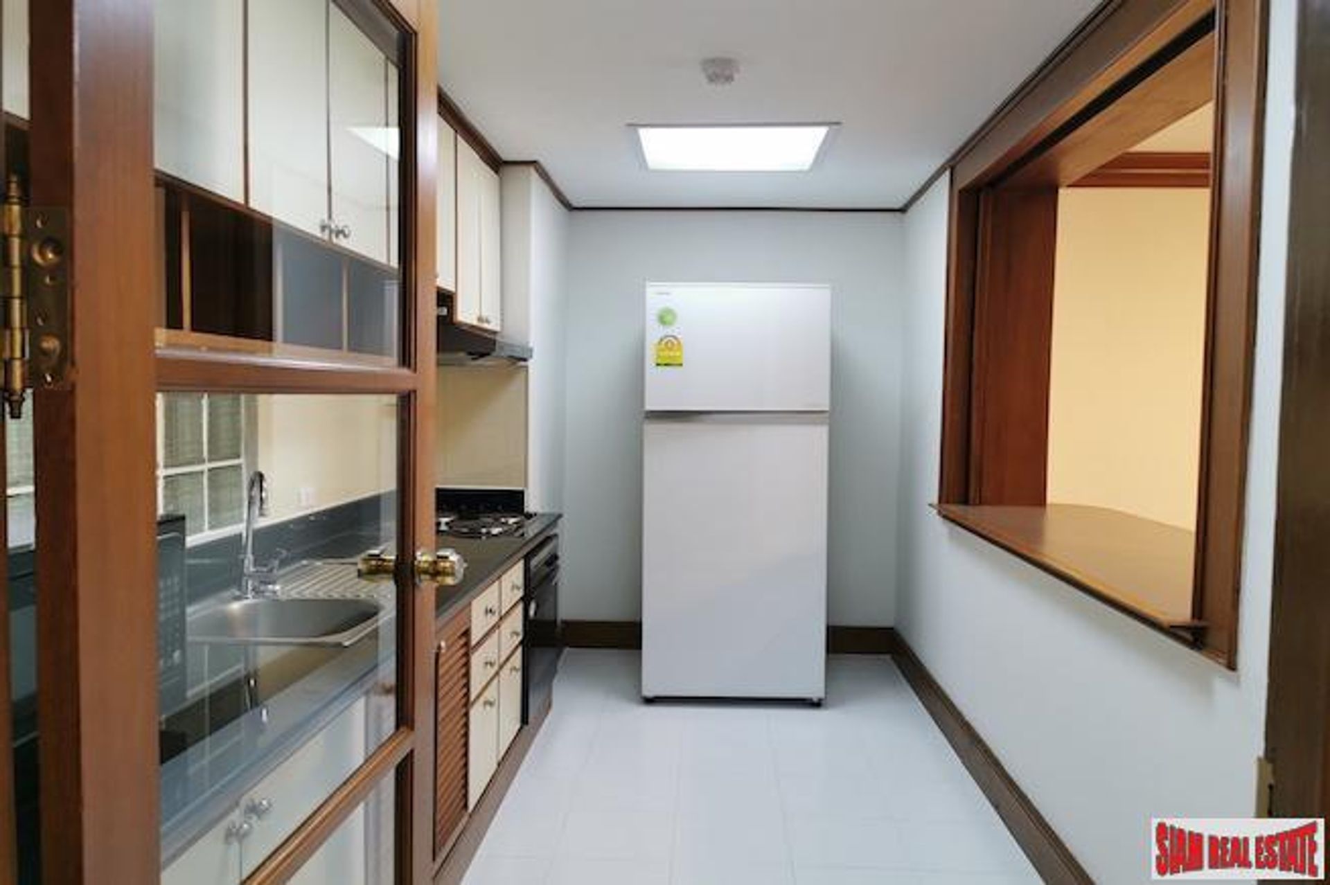 Condominium in Khlong Toei, Krung Thep Maha Nakhon 10025238