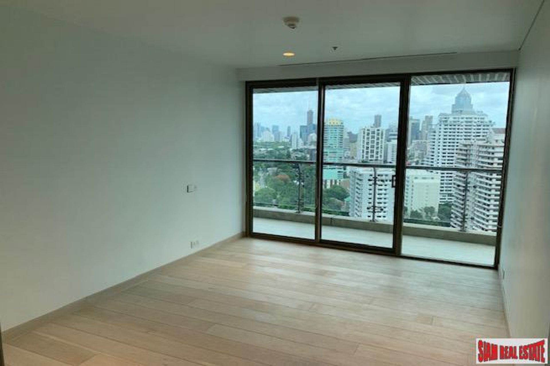 Condominium in Khlong Toei, Krung Thep Maha Nakhon 10025344