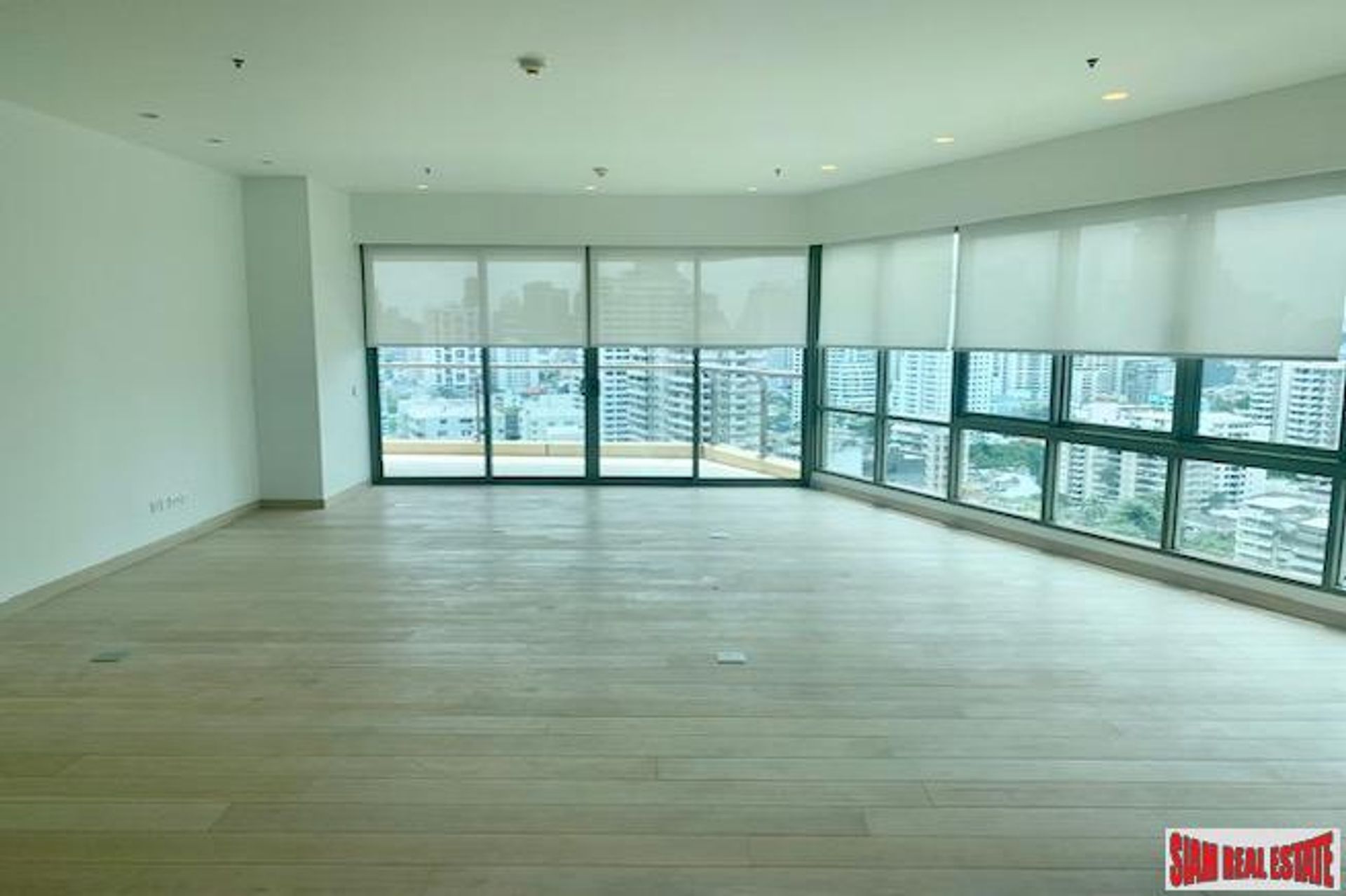 Condominium in Khlong Toei, Bangkok 10025344