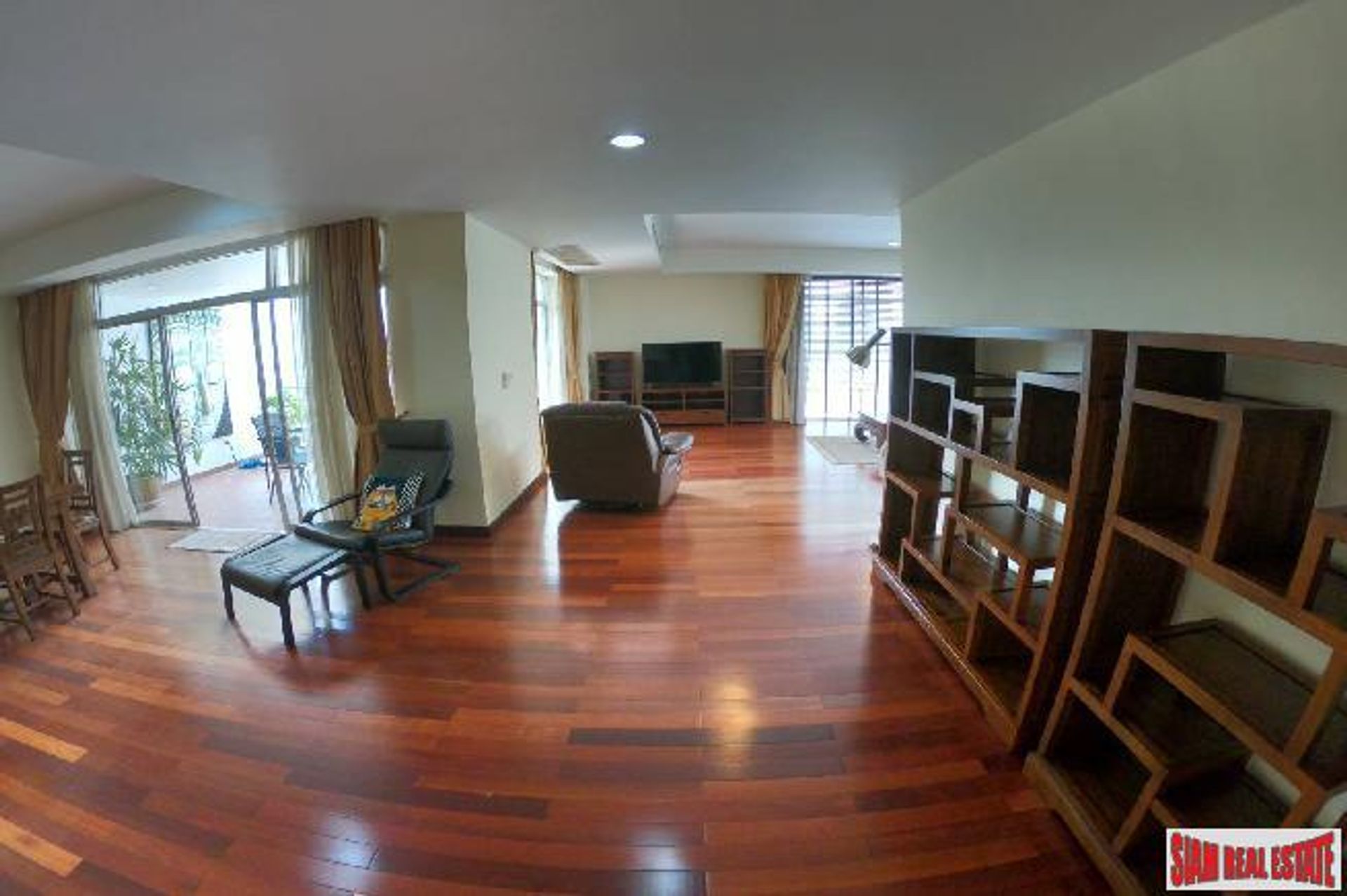 Condominium in Ekkamai, Bangkok 10025432