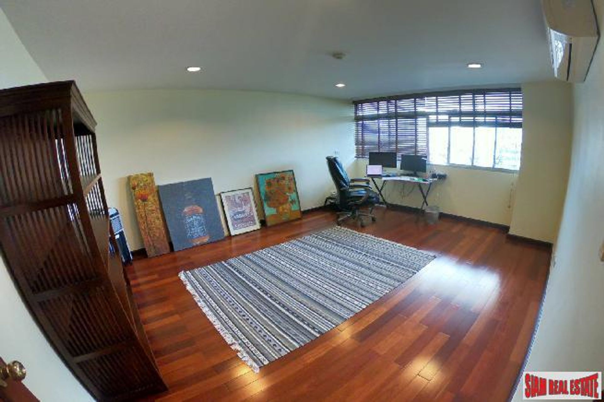 Condominium in Ekkamai, Bangkok 10025432